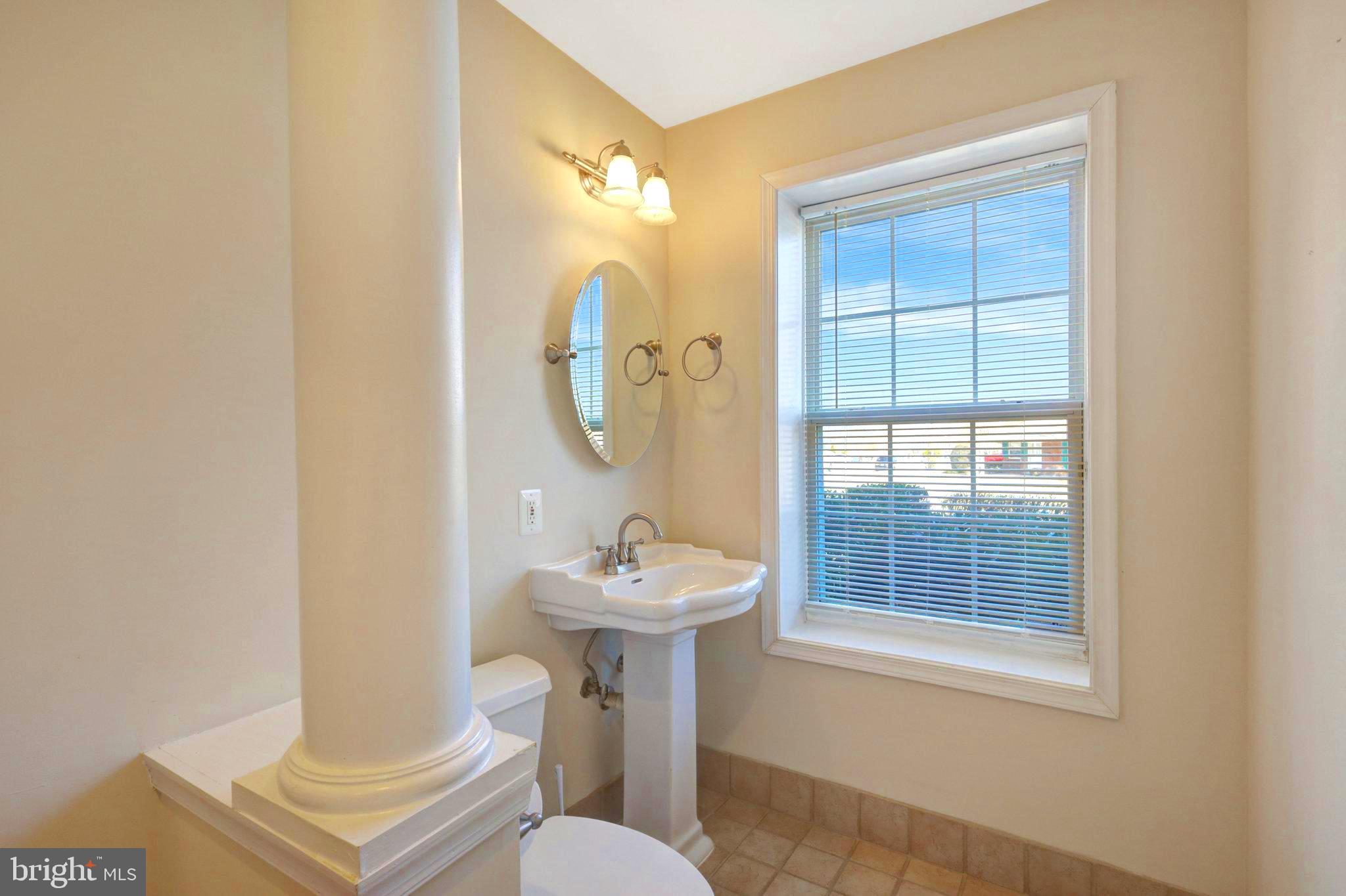 LOISDALE ESTATES - Residential Lease