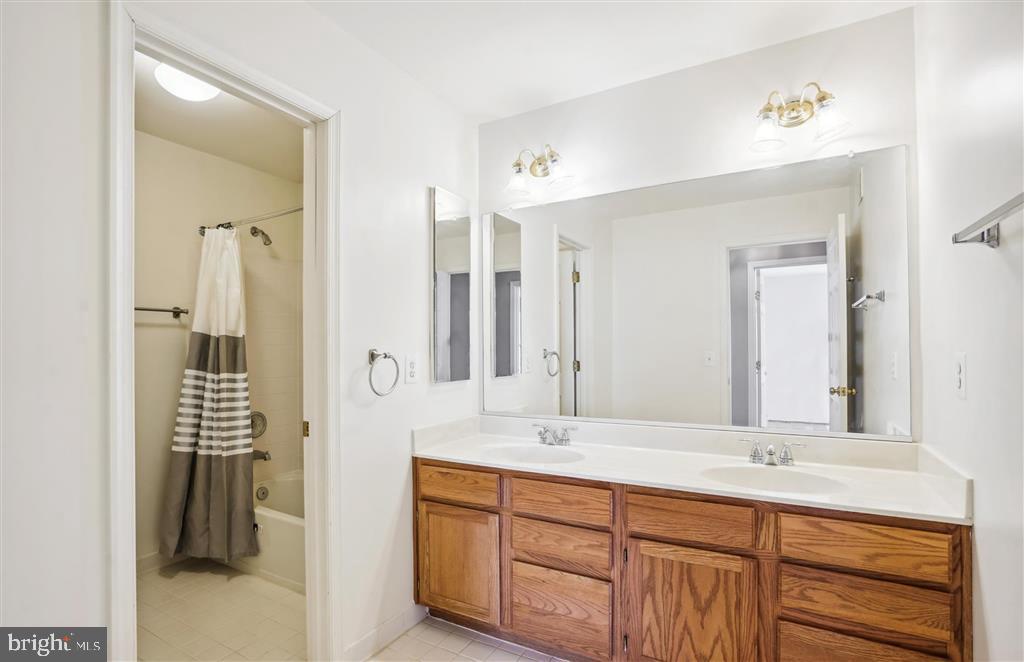 ASHBURN VILLAGE - Residential