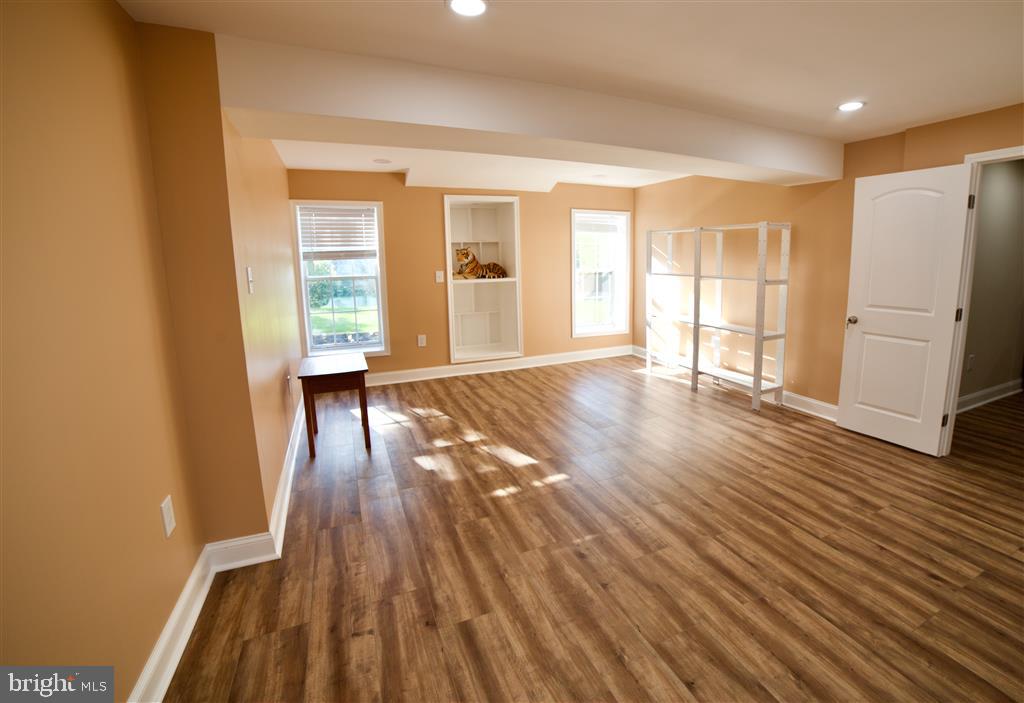 ASHBURN VILLAGE - Residential