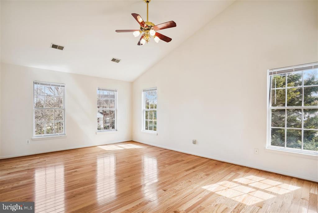 ASHBURN VILLAGE - Residential