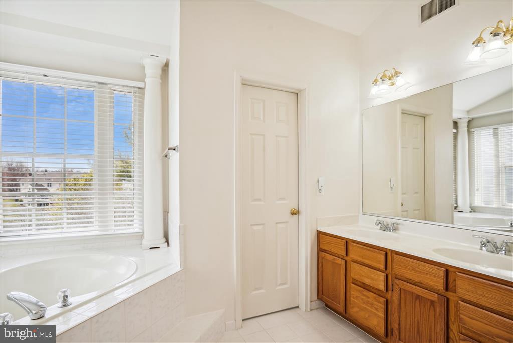 ASHBURN VILLAGE - Residential