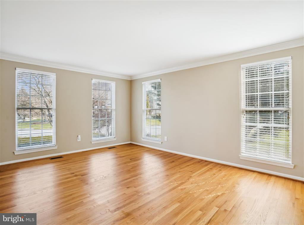 ASHBURN VILLAGE - Residential