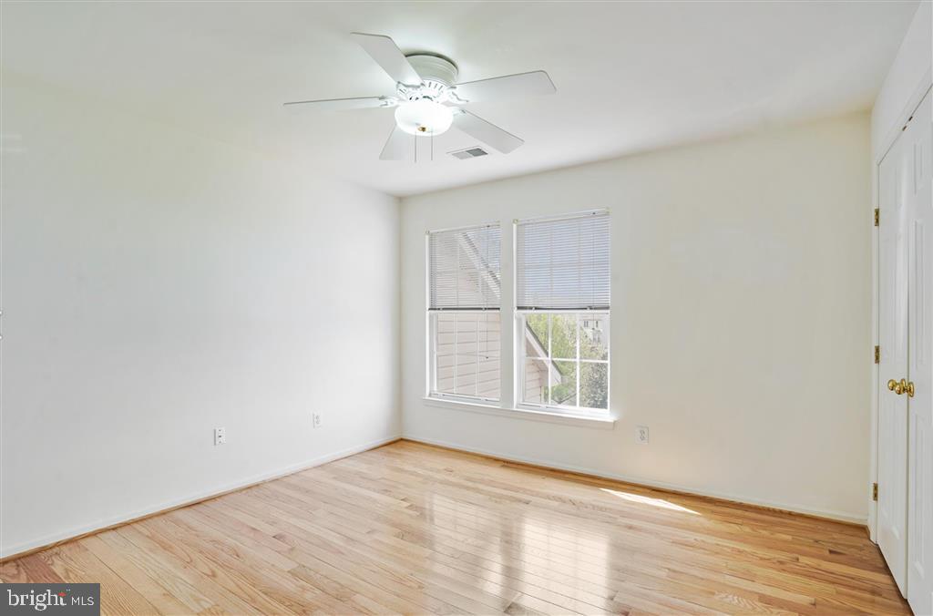 ASHBURN VILLAGE - Residential