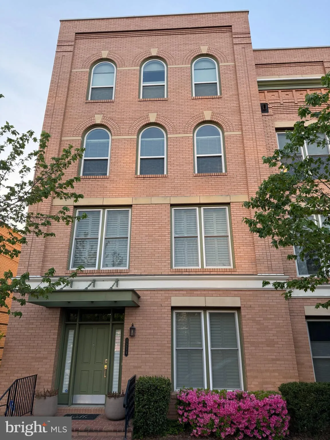 Alexandria, Virginia 22301, United States, 3 Bedrooms Bedrooms, ,3 BathroomsBathrooms,Residential,Contingent,117173