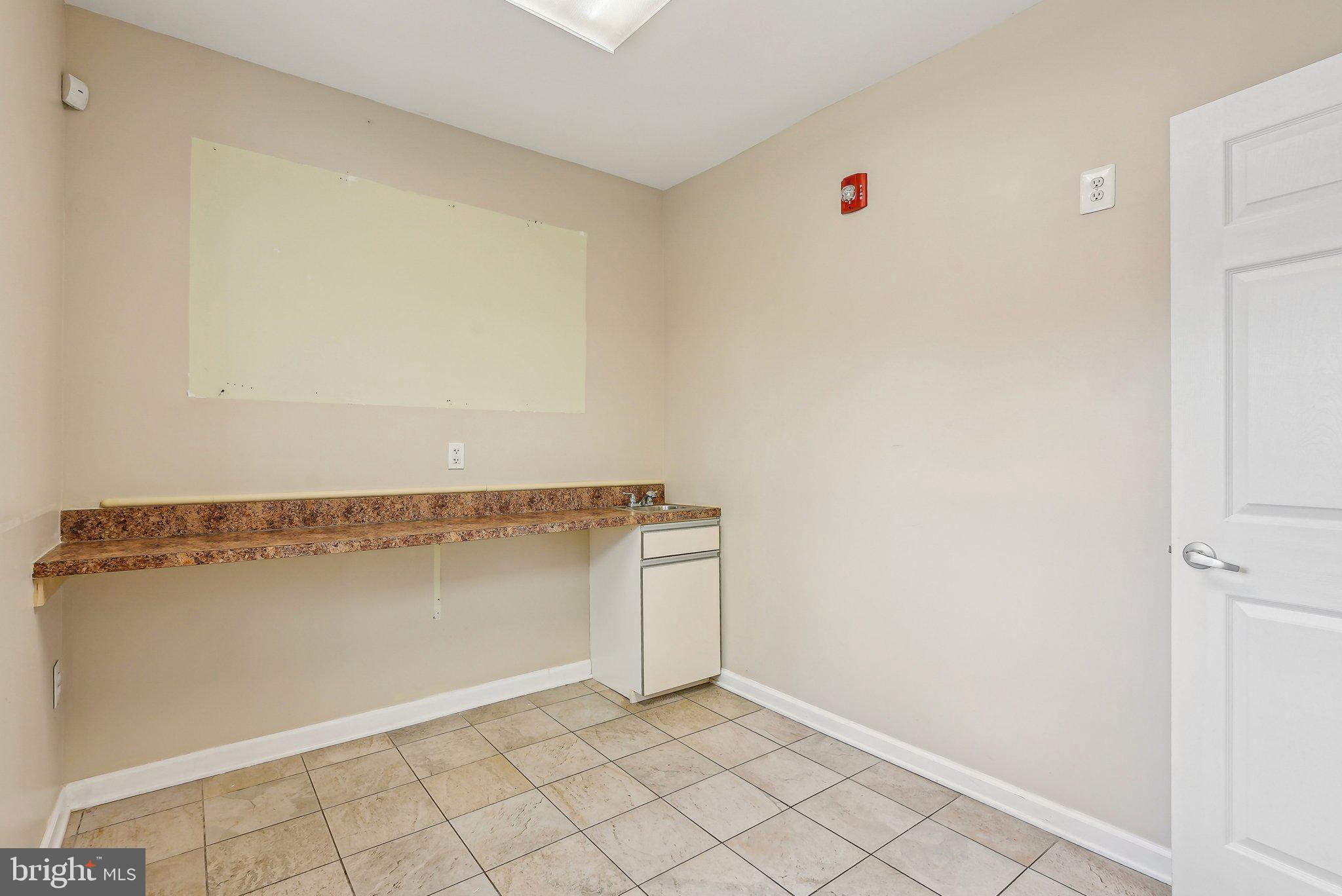 GREEN LANE - Commercial Sale