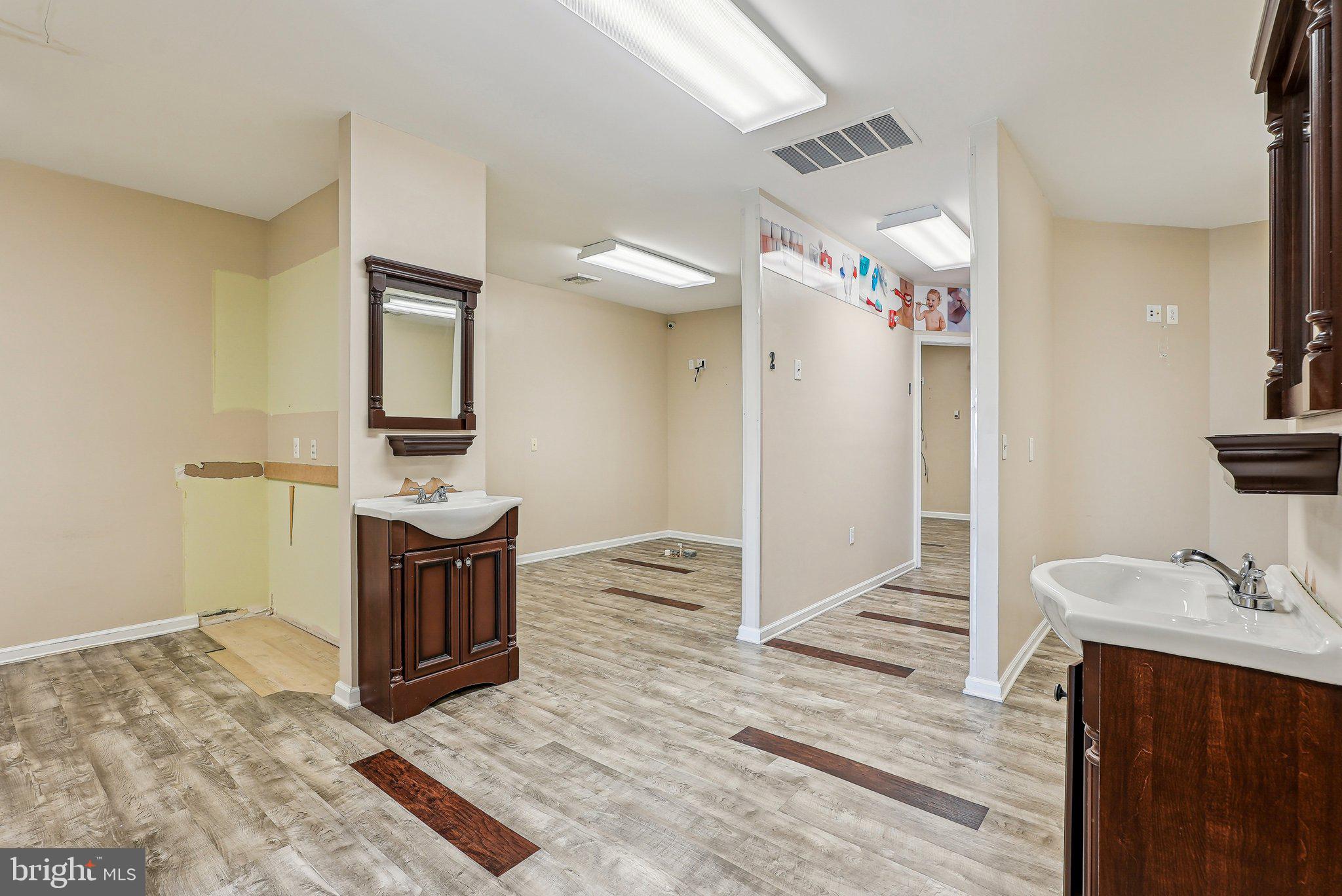 GREEN LANE - Commercial Sale