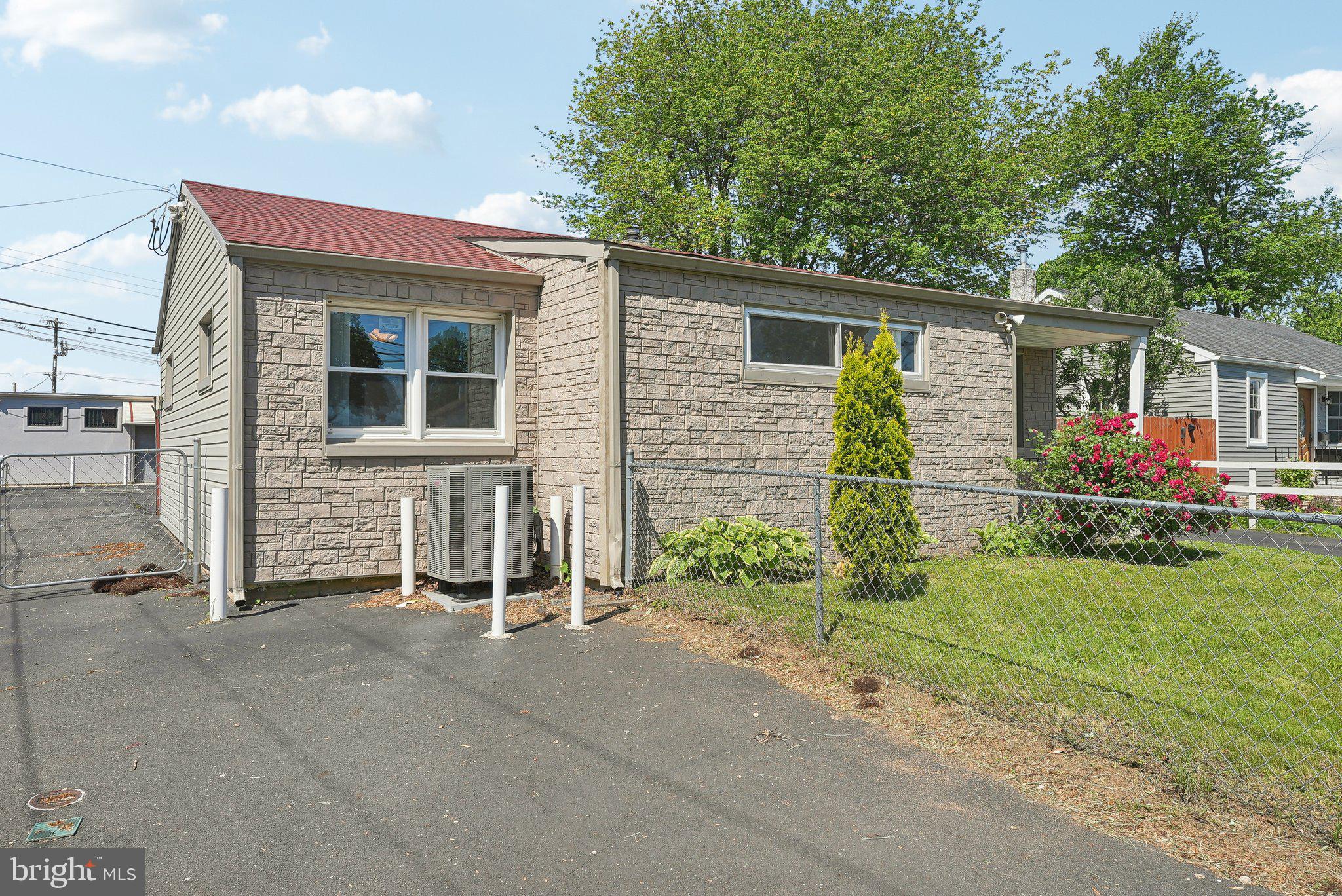 GREEN LANE - Commercial Sale