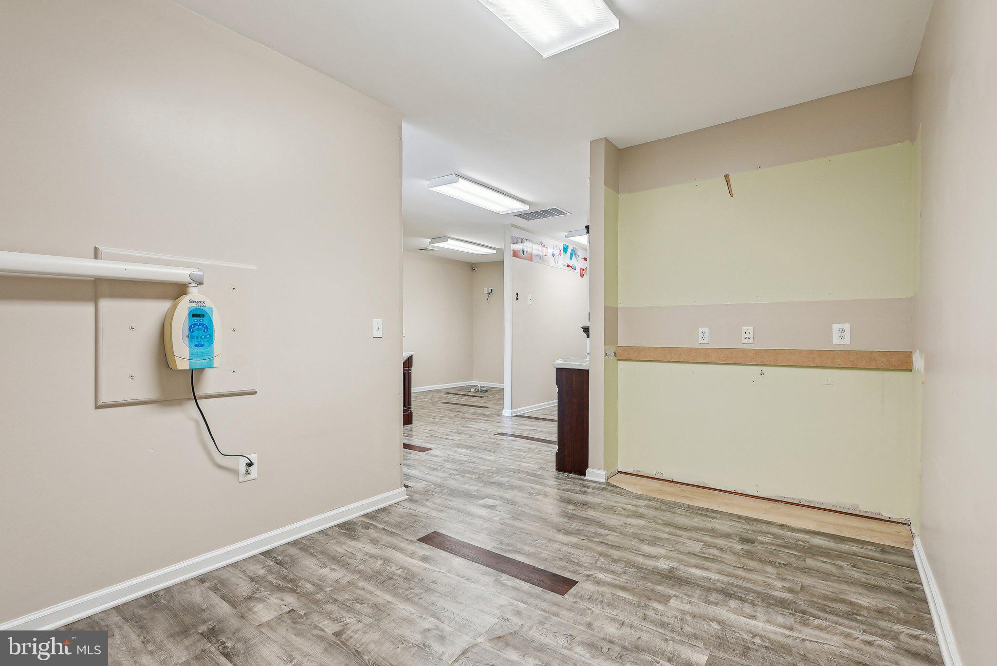 GREEN LANE - Commercial Sale