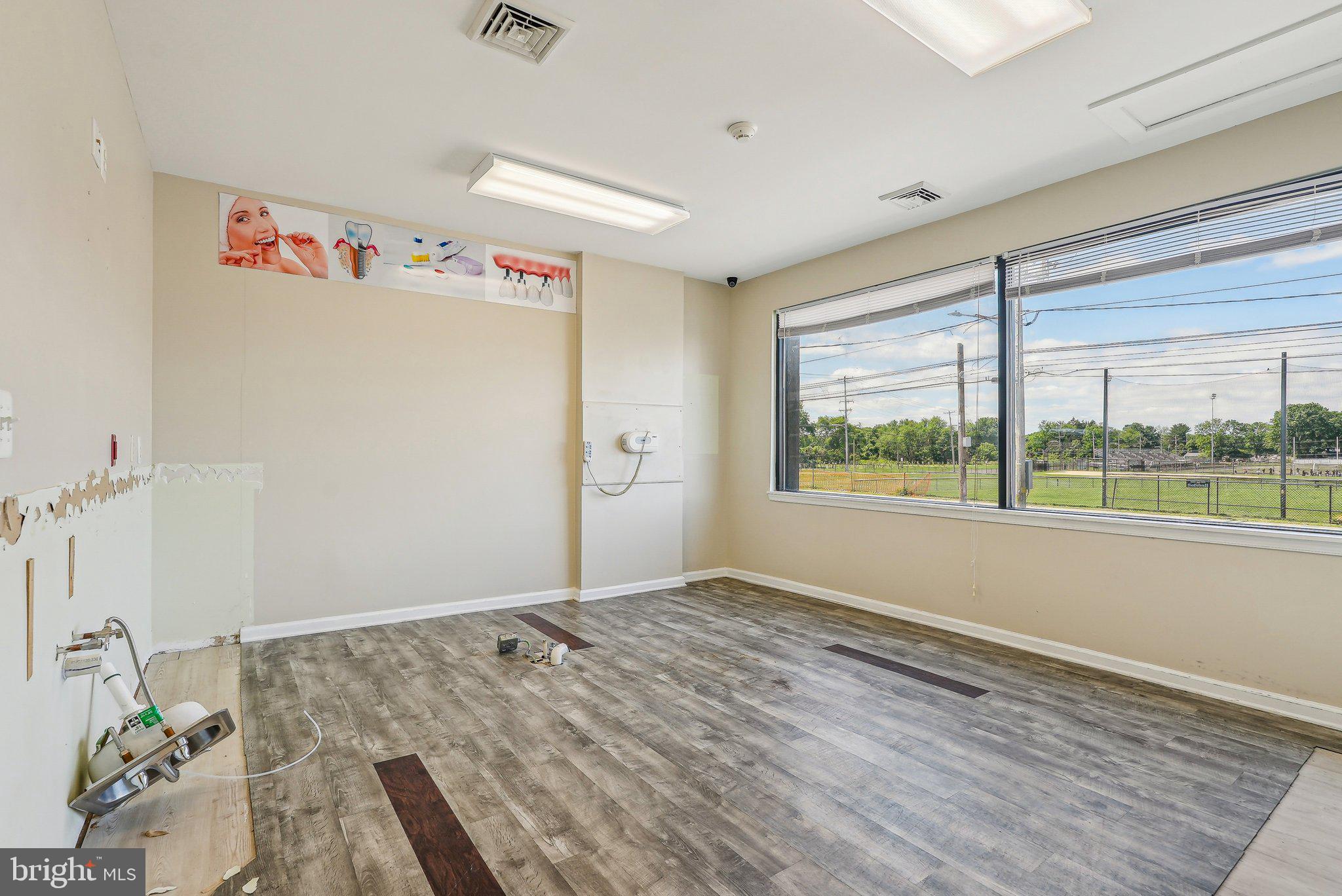 GREEN LANE - Commercial Sale