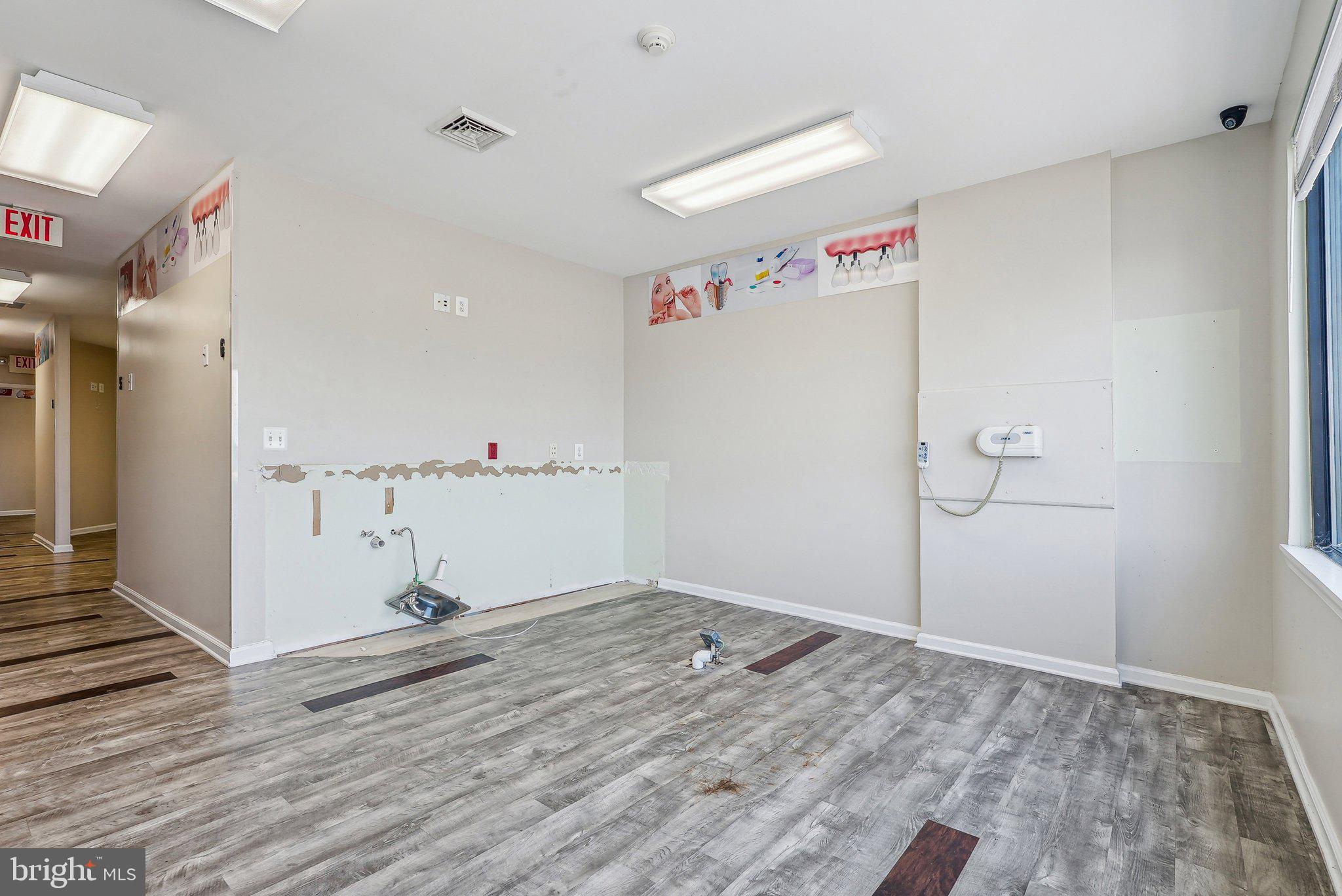 GREEN LANE - Commercial Sale