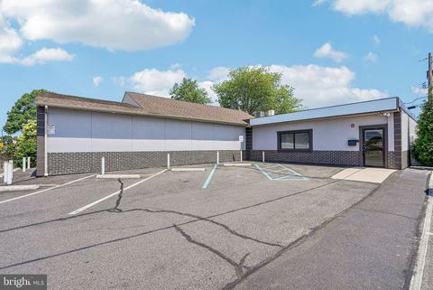 1005 GREEN LANE LEVITTOWN PA 19057