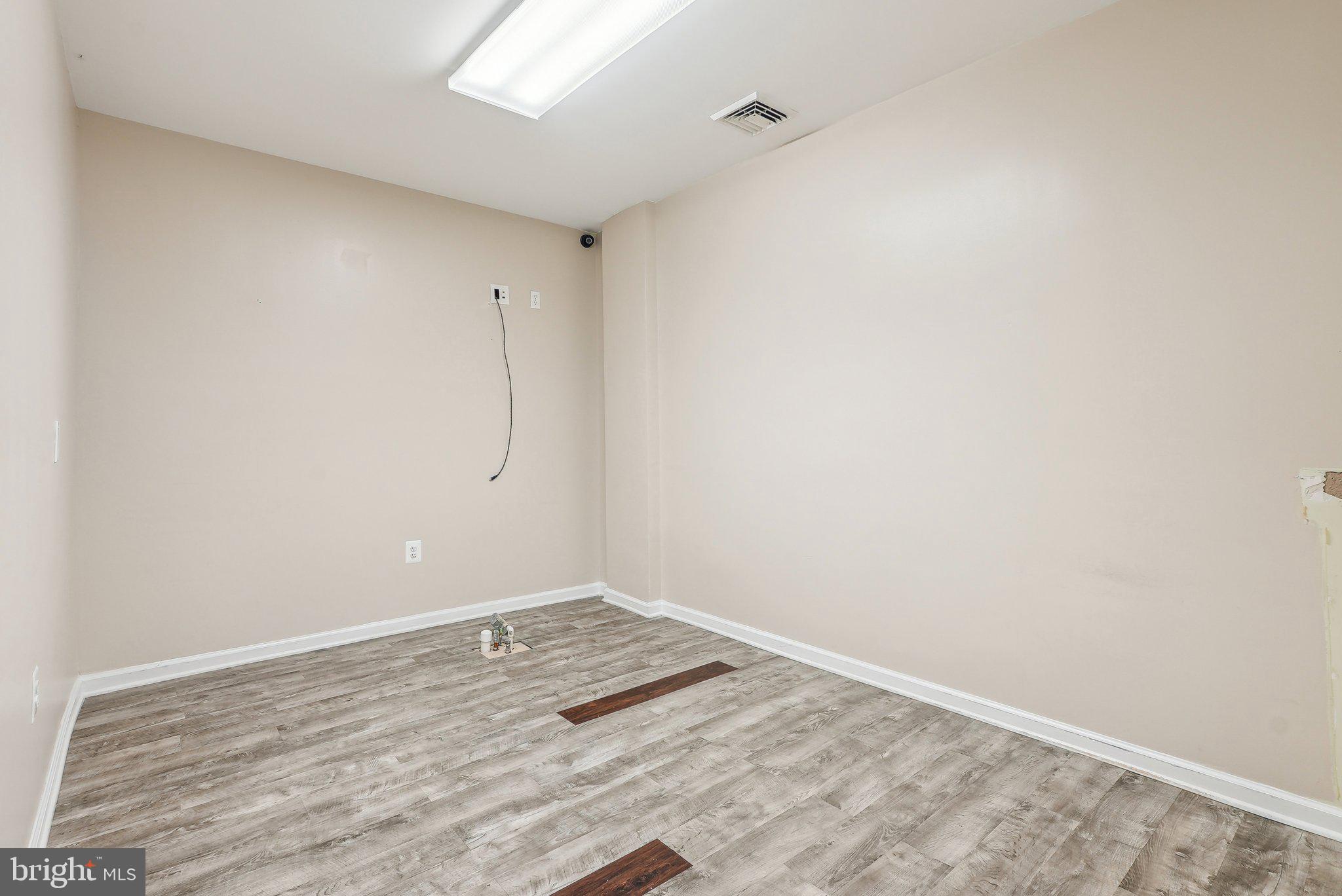 GREEN LANE - Commercial Sale