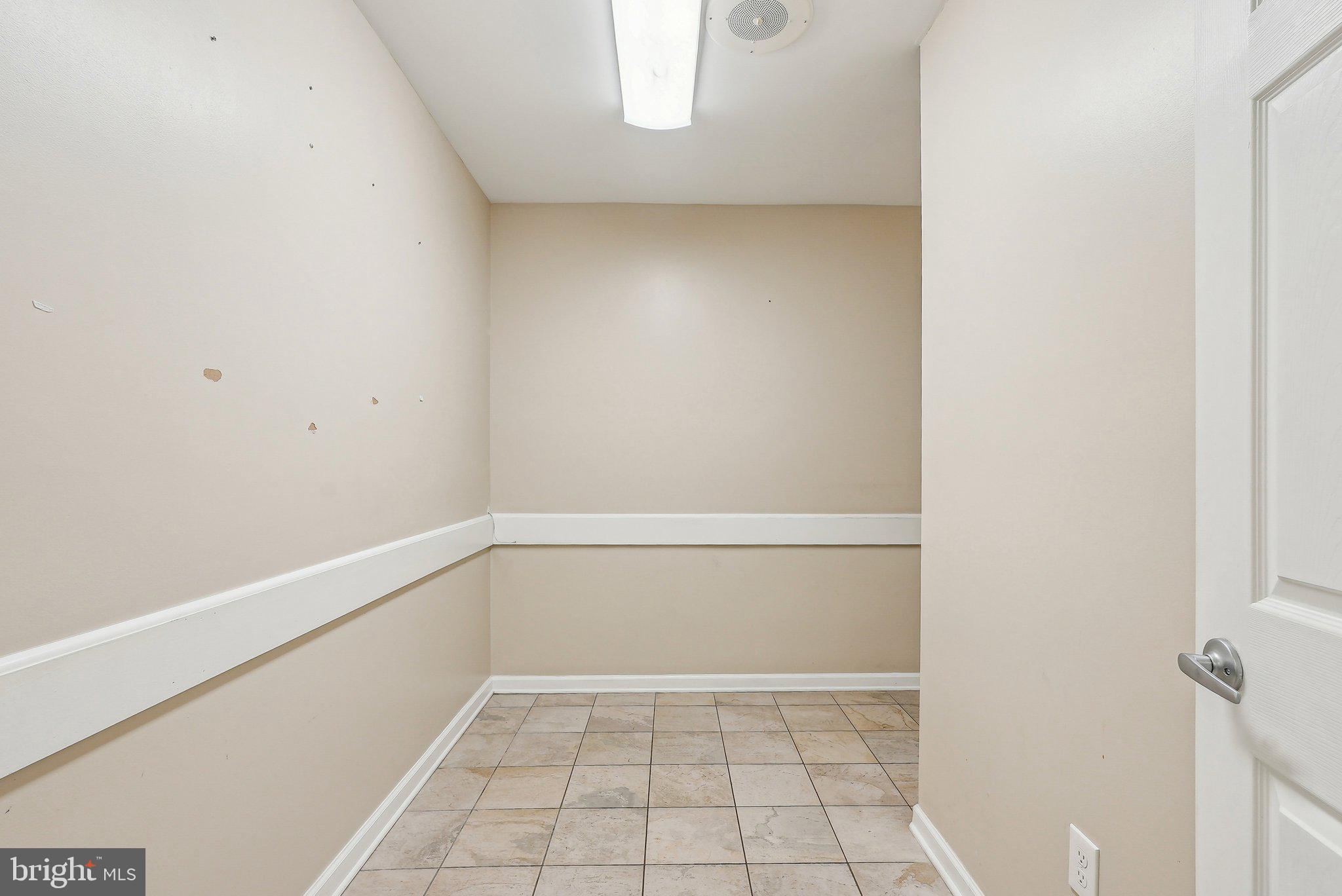 GREEN LANE - Commercial Sale