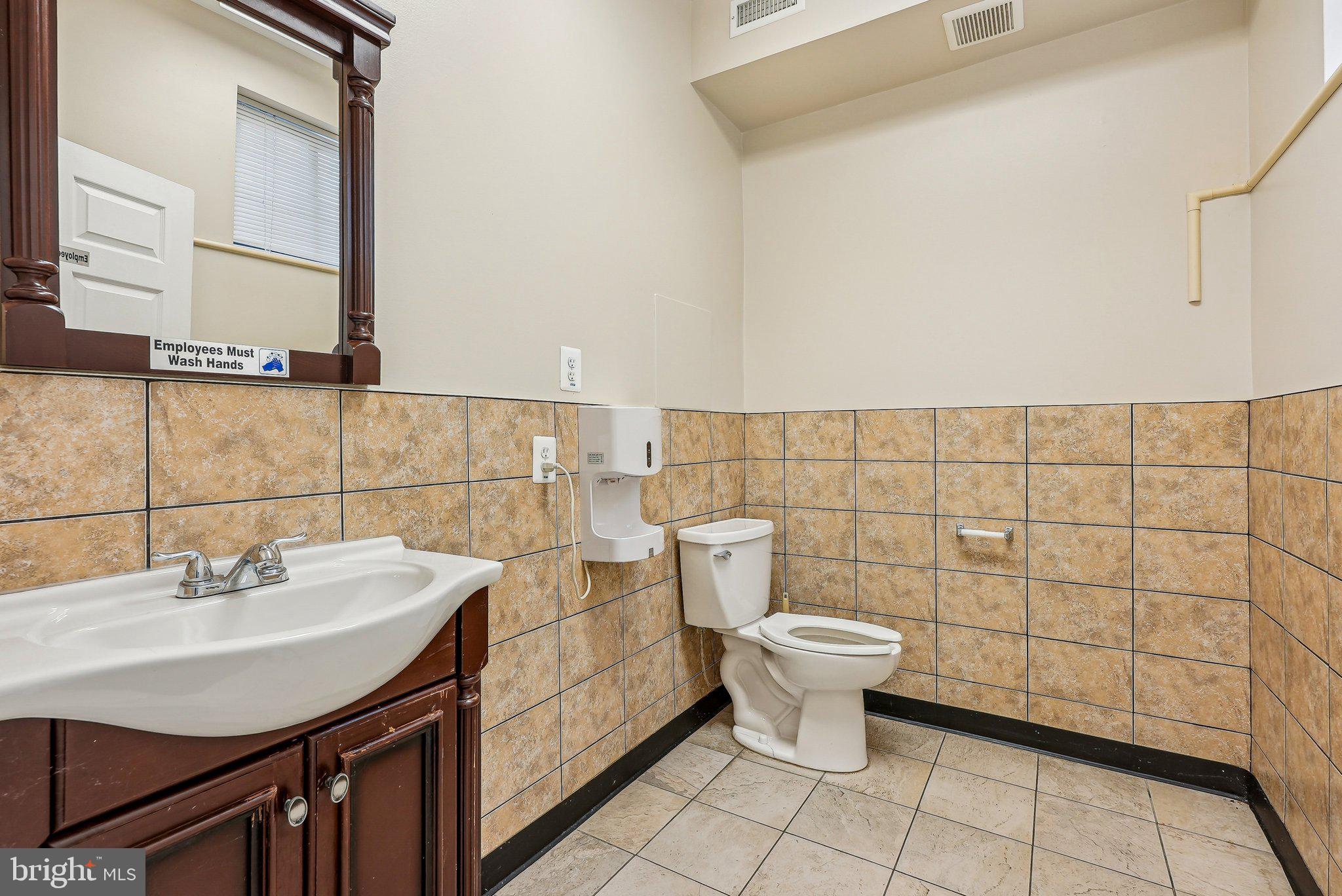 GREEN LANE - Commercial Sale