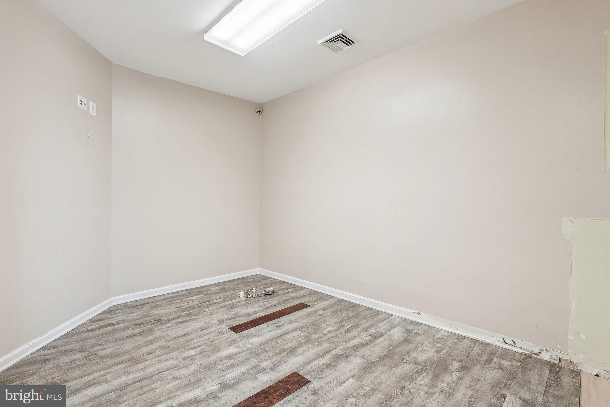 GREEN LANE - Commercial Sale