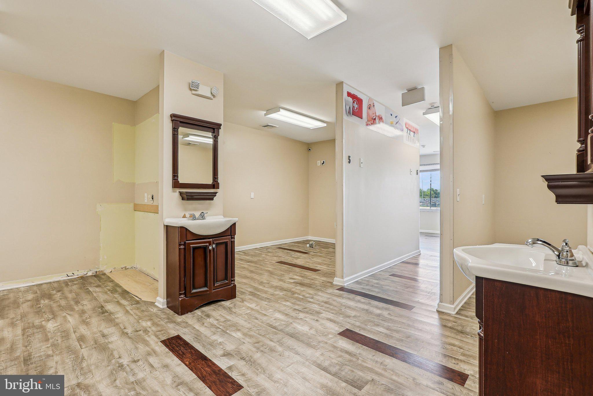 GREEN LANE - Commercial Sale