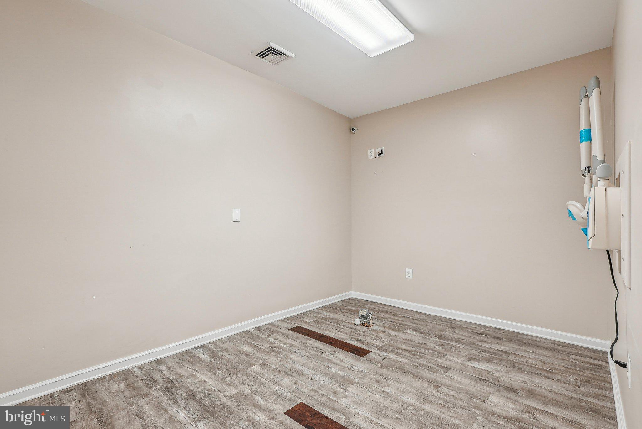 GREEN LANE - Commercial Sale