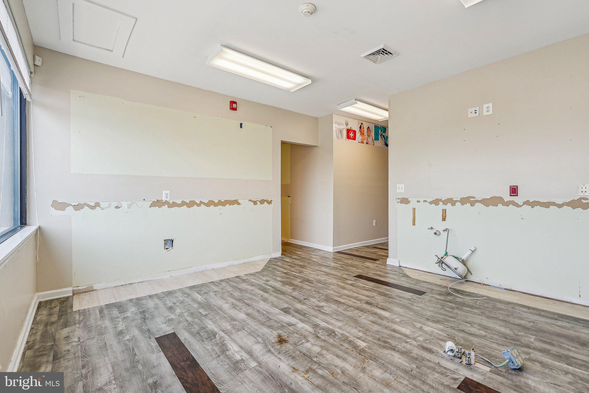 GREEN LANE - Commercial Sale