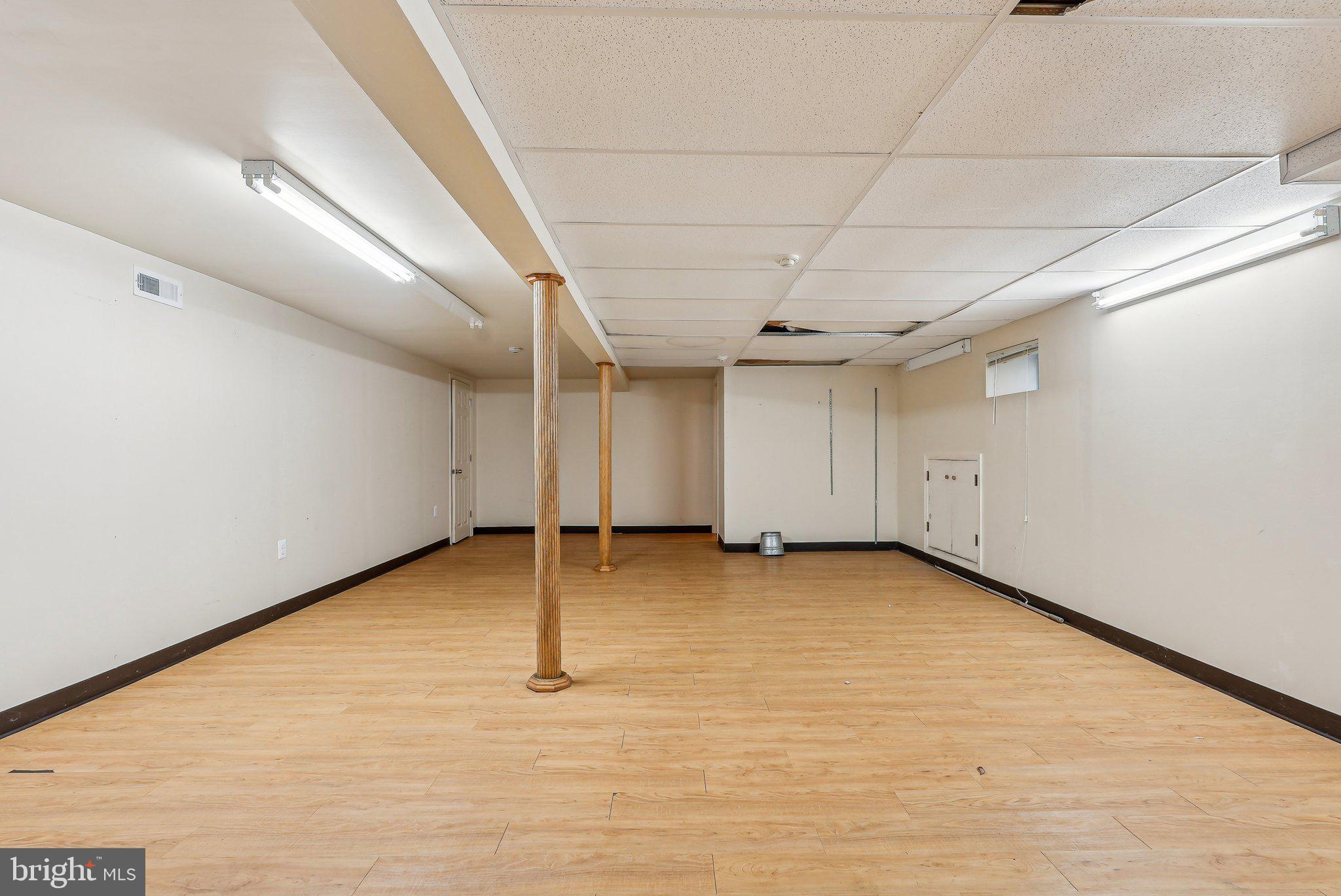 GREEN LANE - Commercial Sale