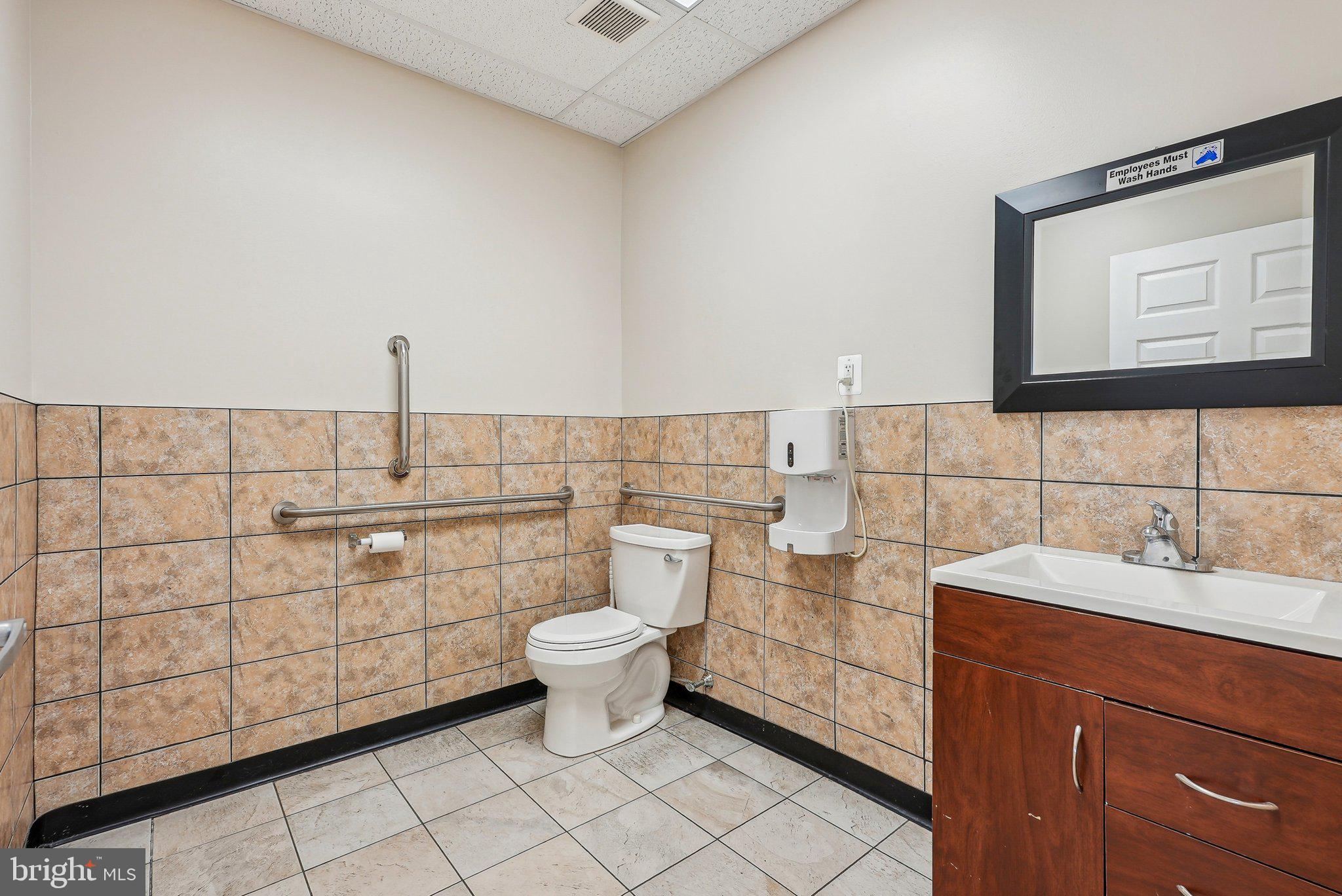 GREEN LANE - Commercial Sale