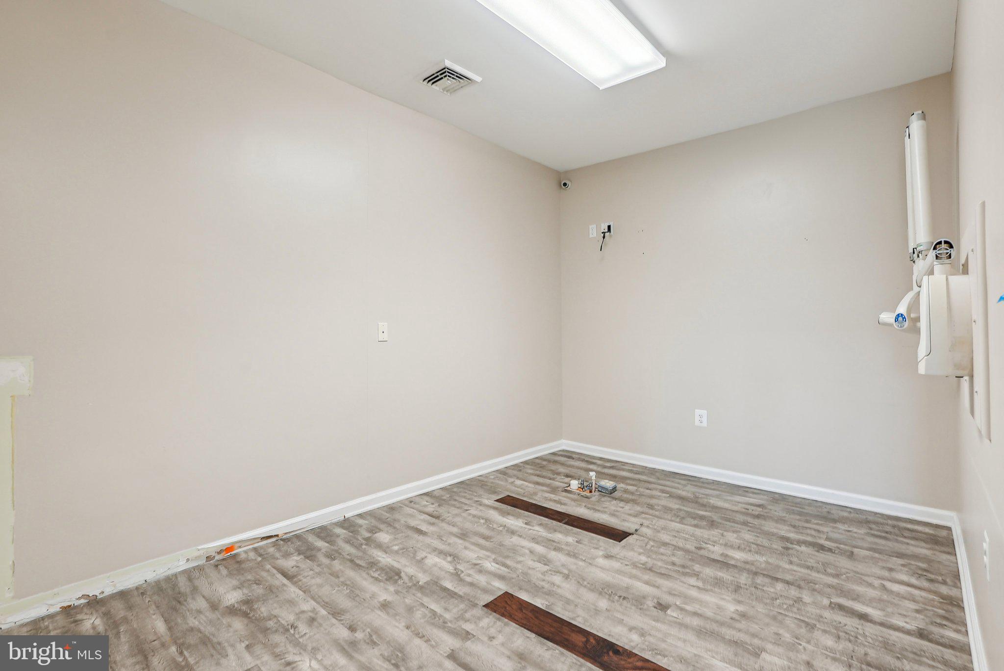 GREEN LANE - Commercial Sale