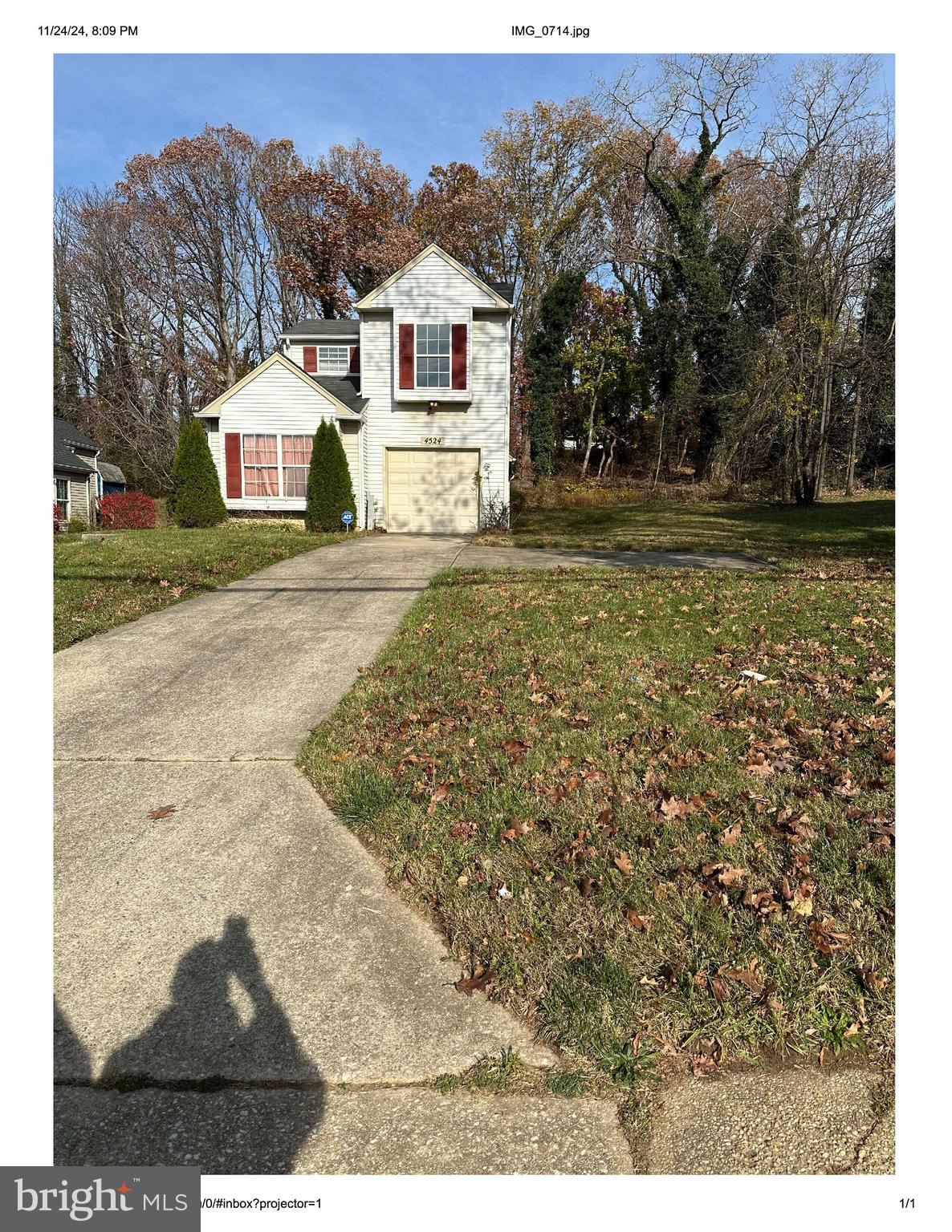 Property located on a spacious lot with mature trees. Close to public tranportation 3 minutes from I-95 suburban living in the city limits. A true Gem don't miss out on this value.