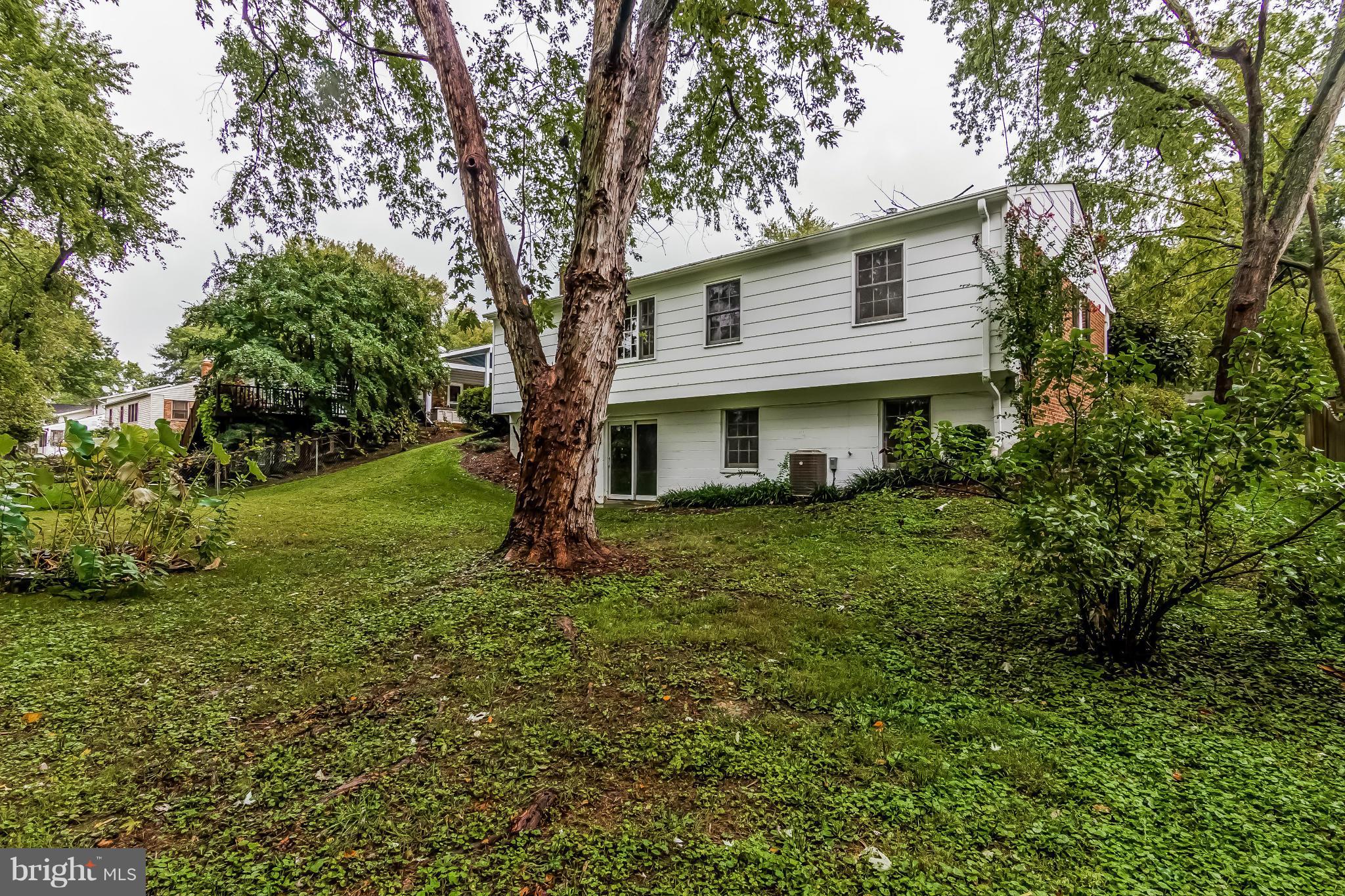 WILLIAMSBURG MANOR NORTH - Residential