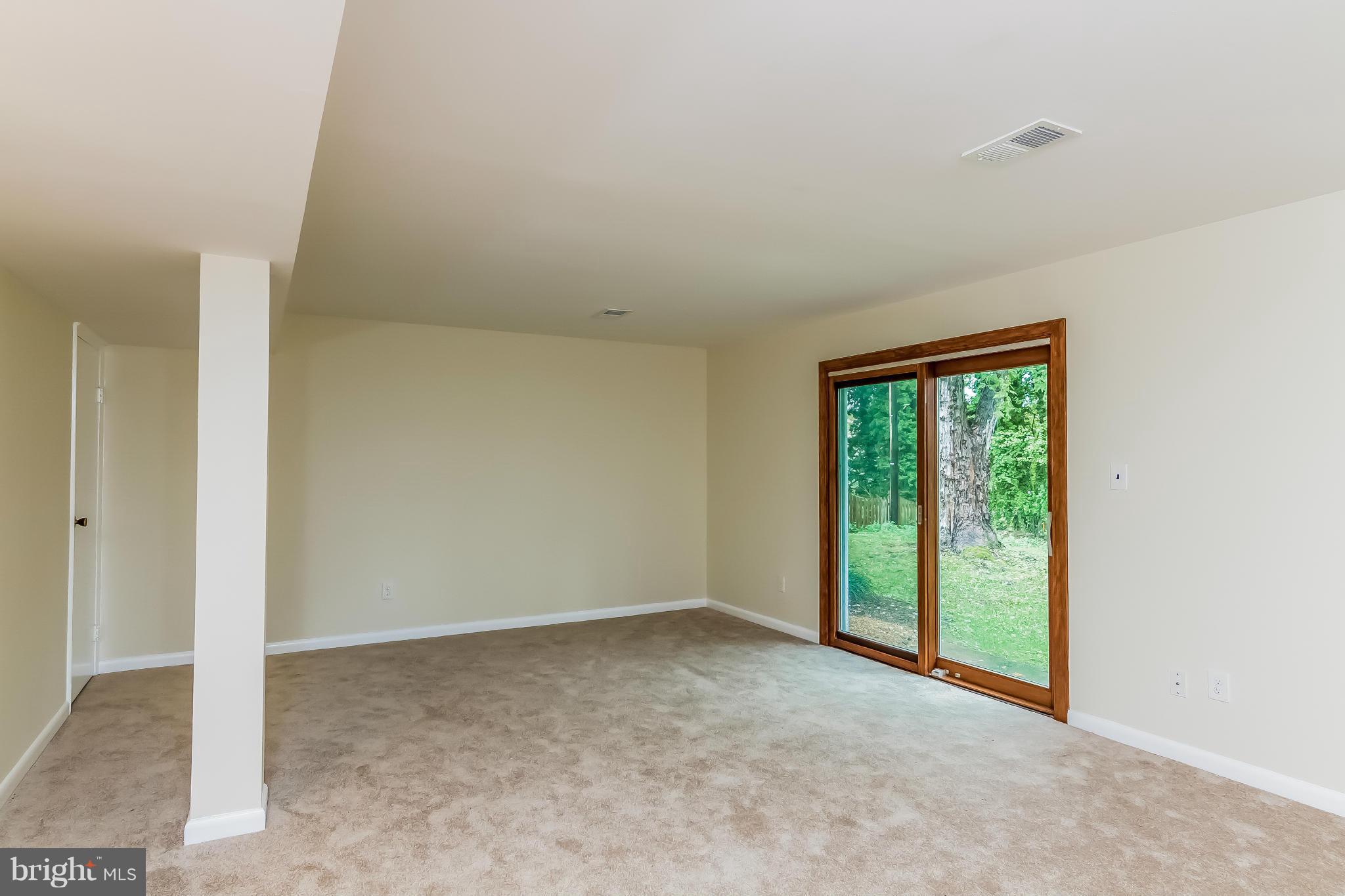 WILLIAMSBURG MANOR NORTH - Residential