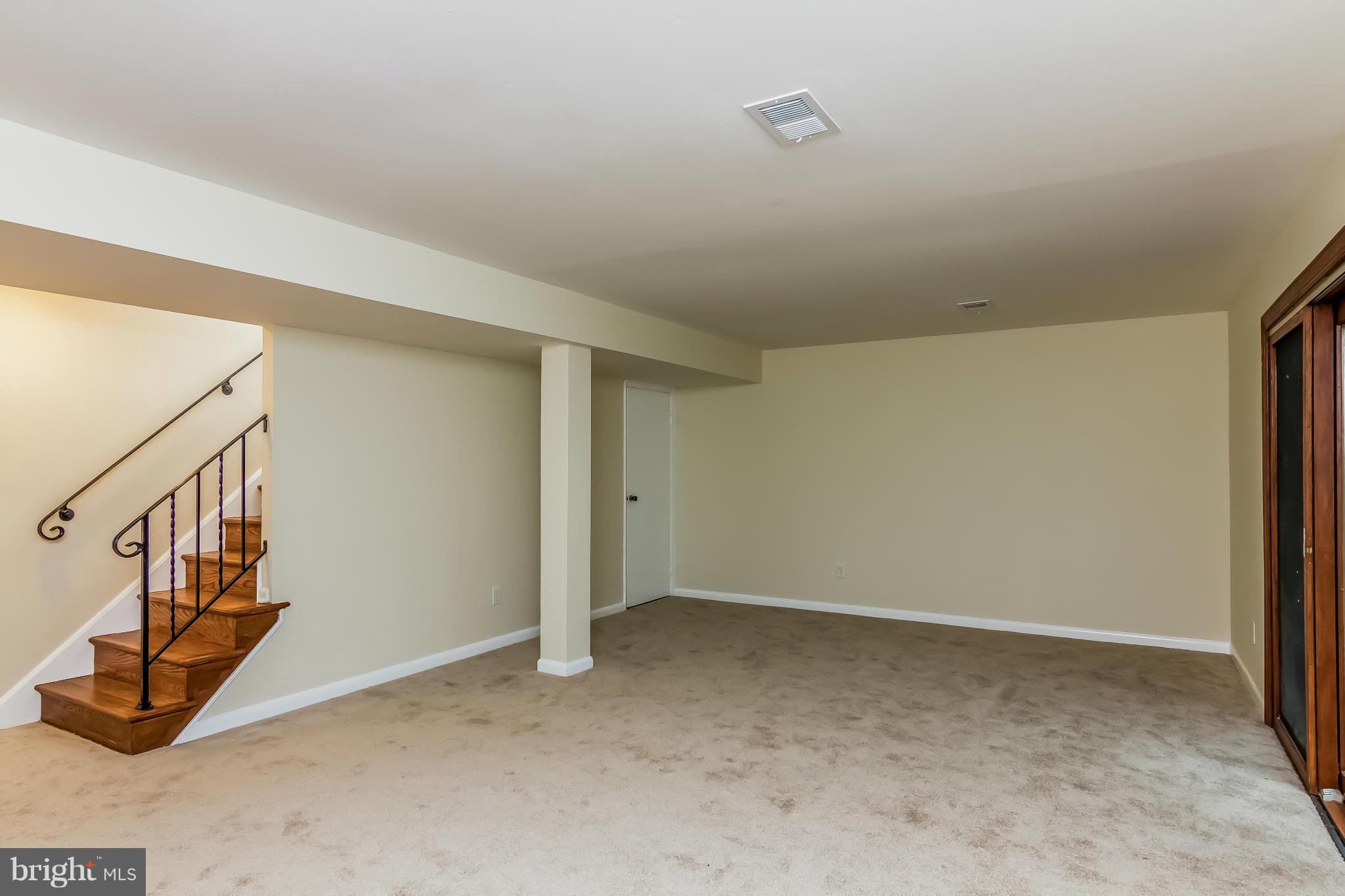 WILLIAMSBURG MANOR NORTH - Residential