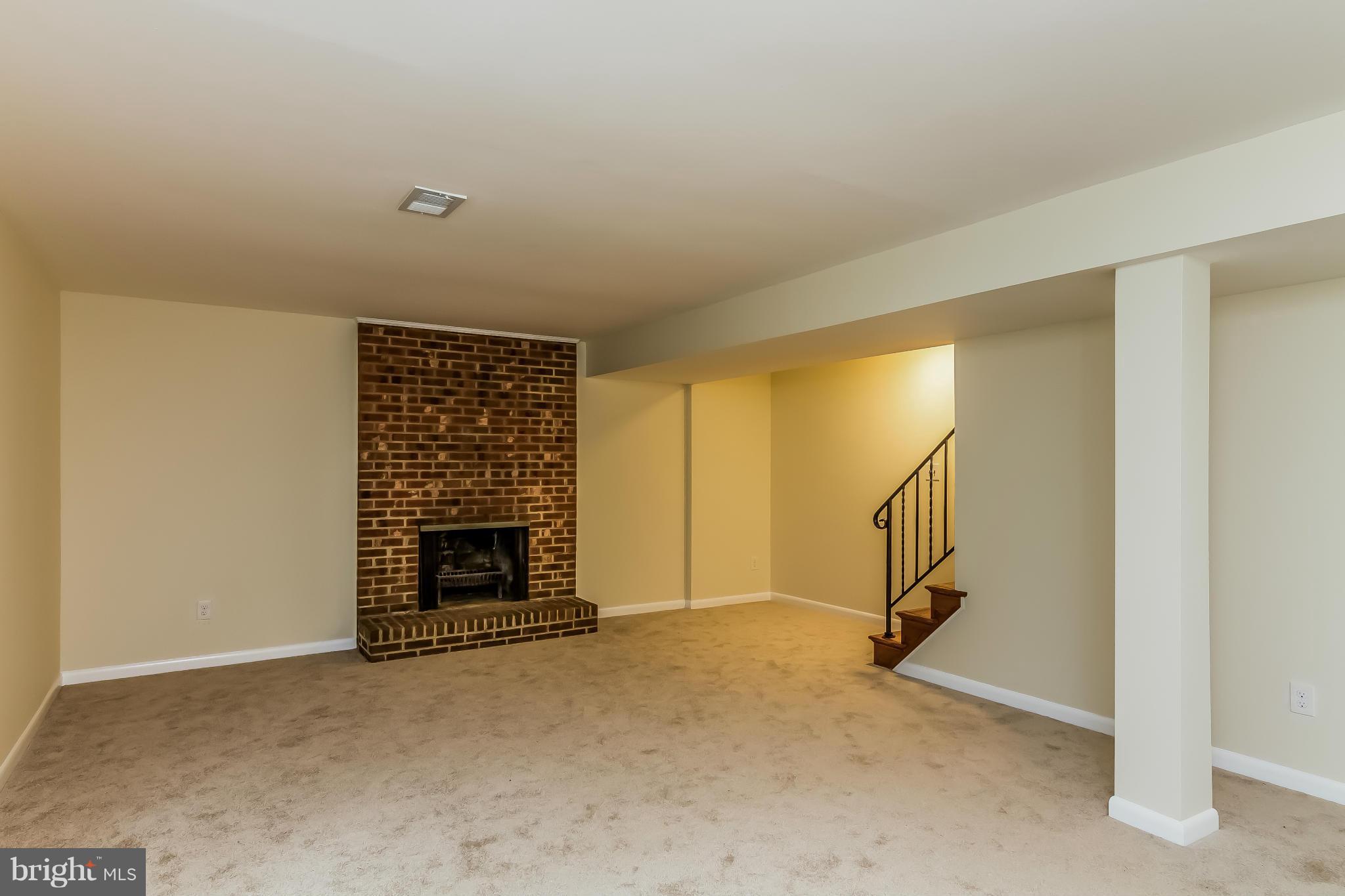 WILLIAMSBURG MANOR NORTH - Residential