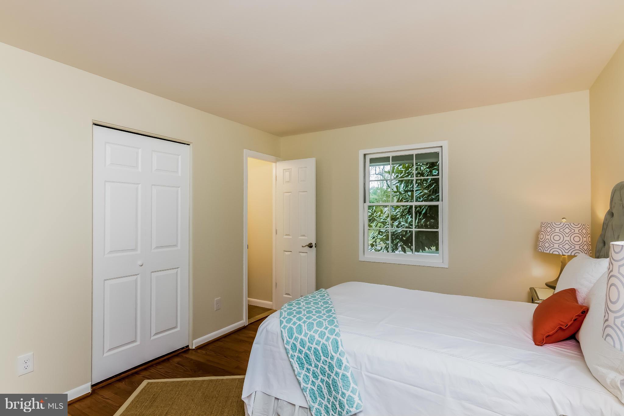 WILLIAMSBURG MANOR NORTH - Residential