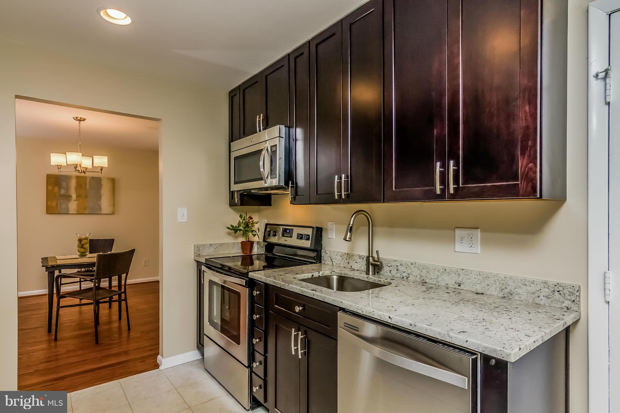 WILLIAMSBURG MANOR NORTH - Residential