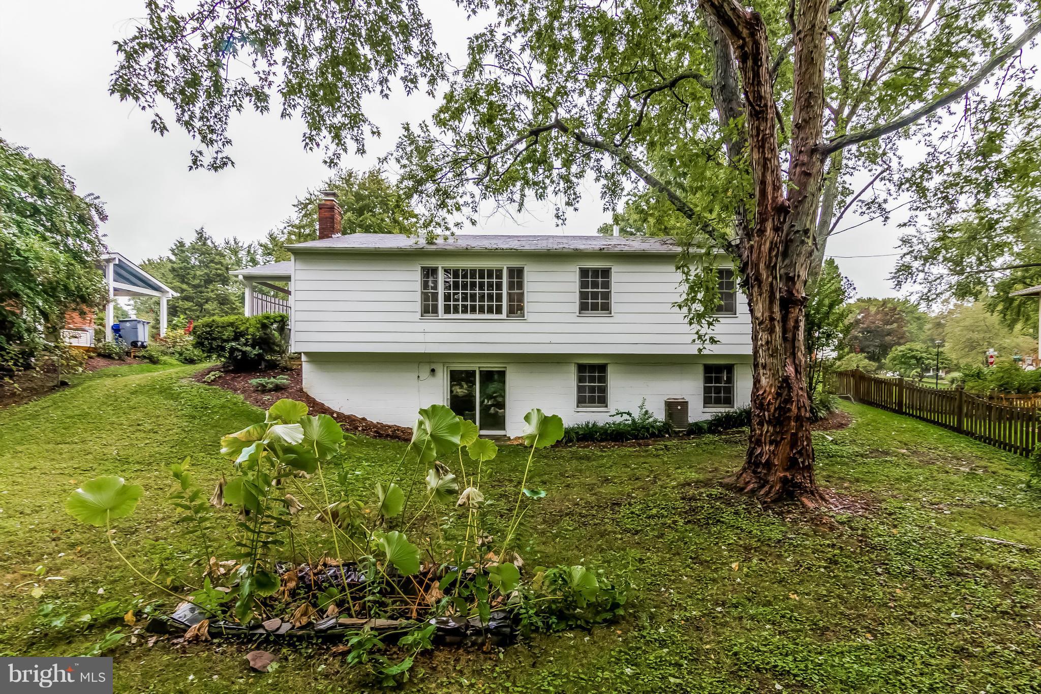 WILLIAMSBURG MANOR NORTH - Residential