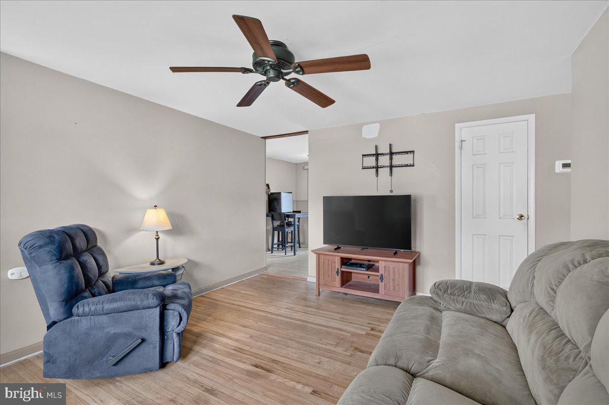 209 N LAKE DRIVE