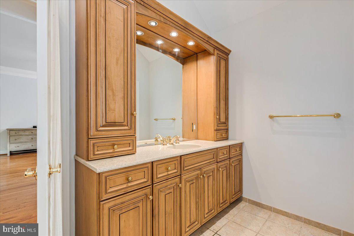 ANTON NORTH - Residential