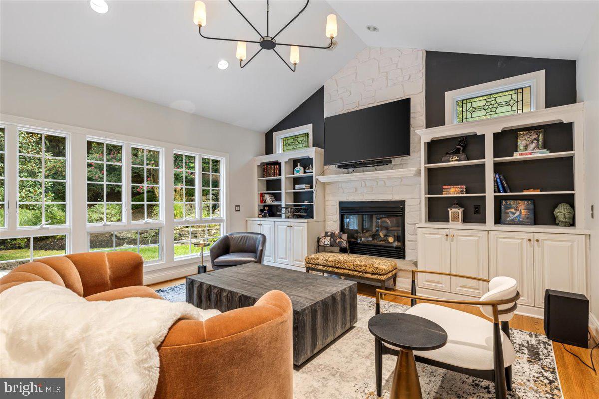 ANTON NORTH - Residential