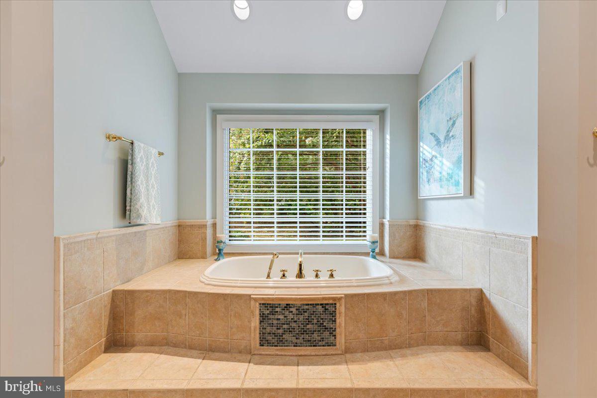 ANTON NORTH - Residential