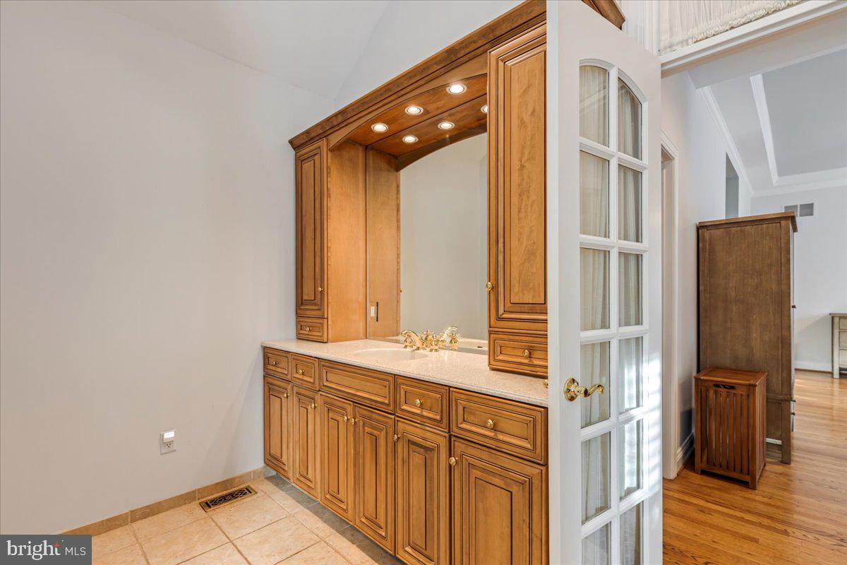 ANTON NORTH - Residential