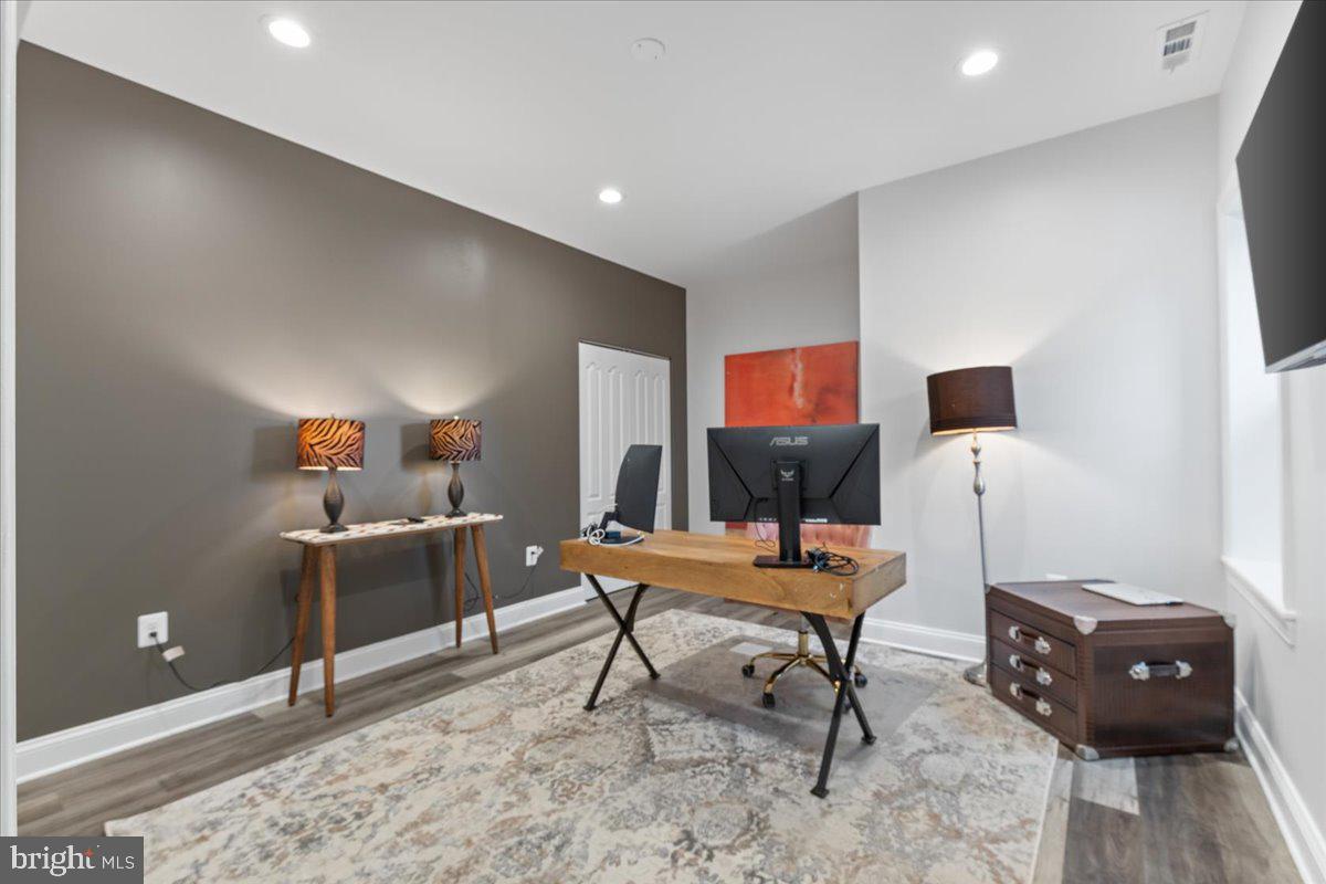 ANTON NORTH - Residential