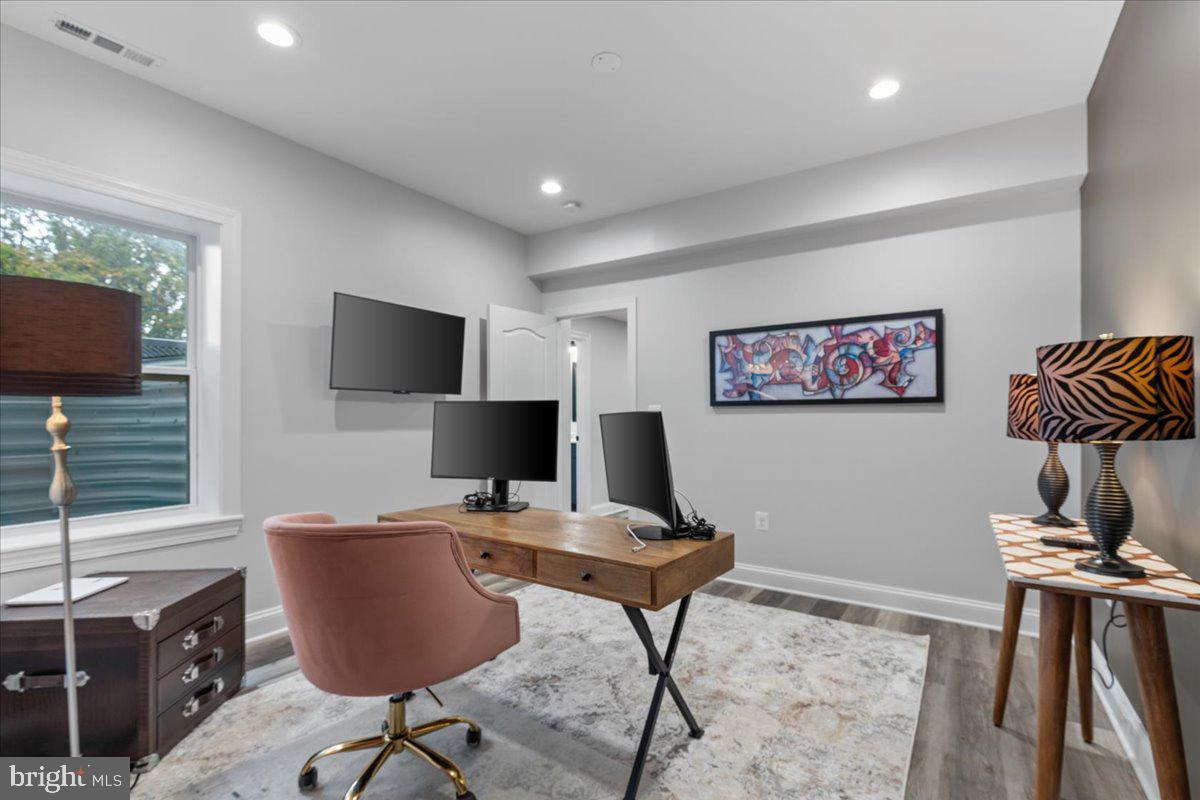 ANTON NORTH - Residential