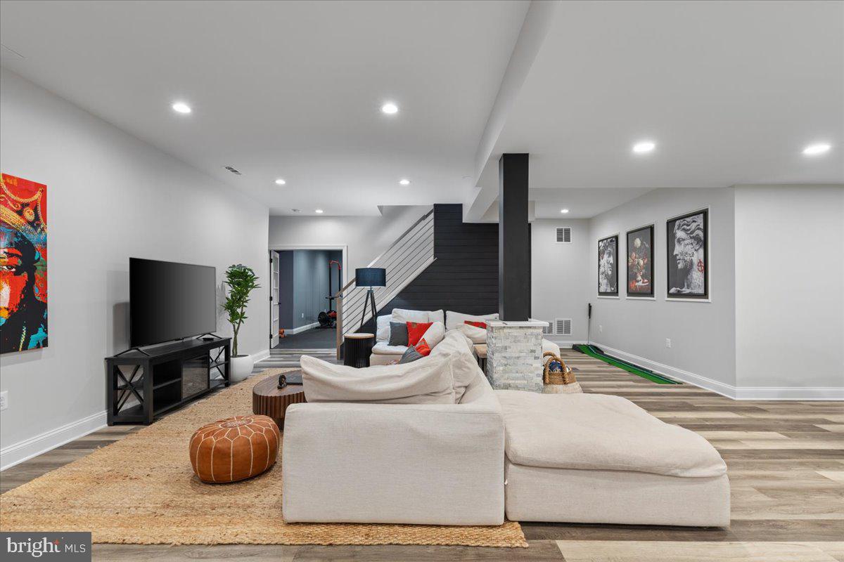 ANTON NORTH - Residential