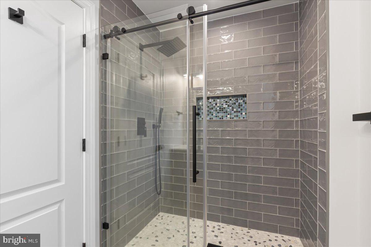 ANTON NORTH - Residential