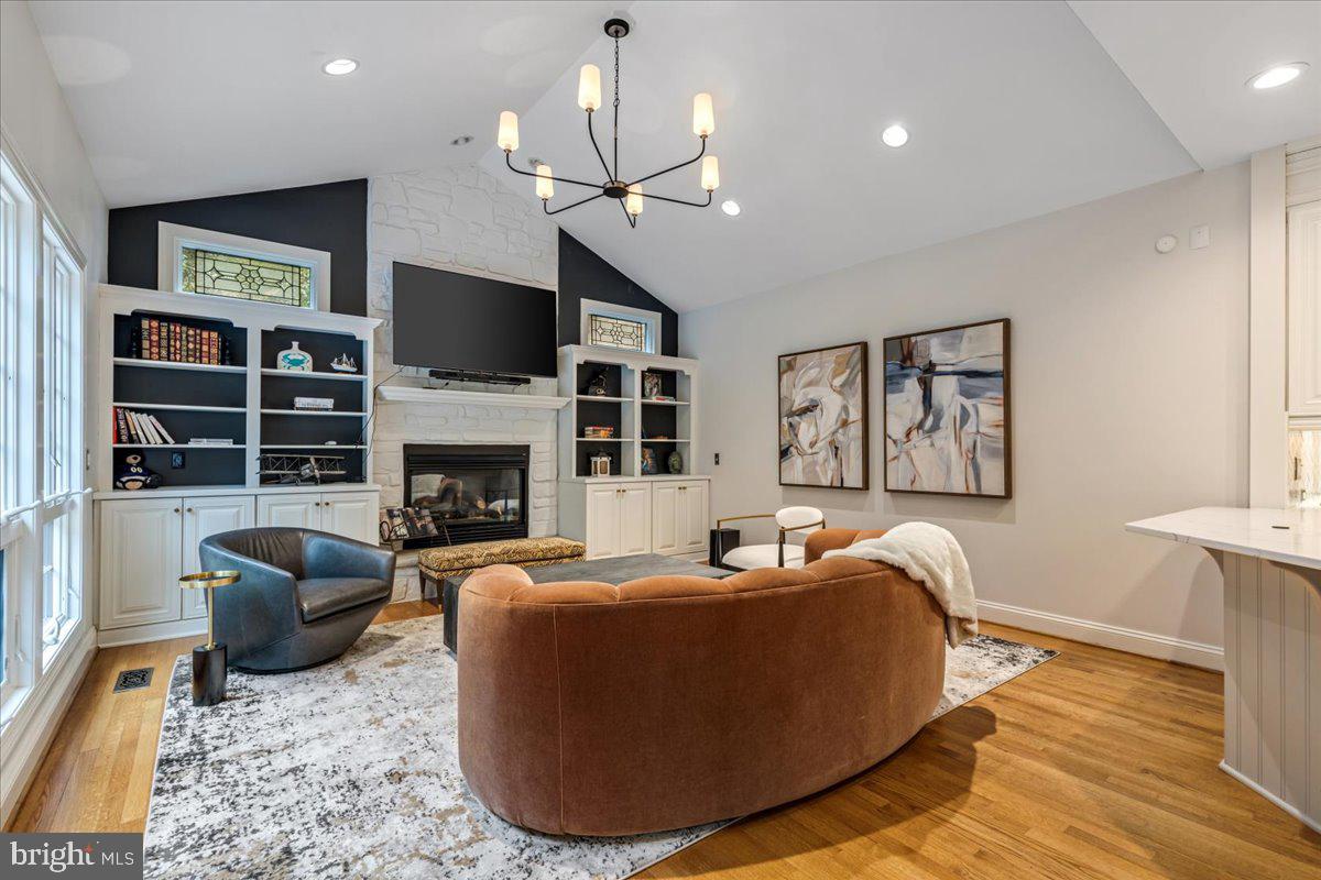 ANTON NORTH - Residential