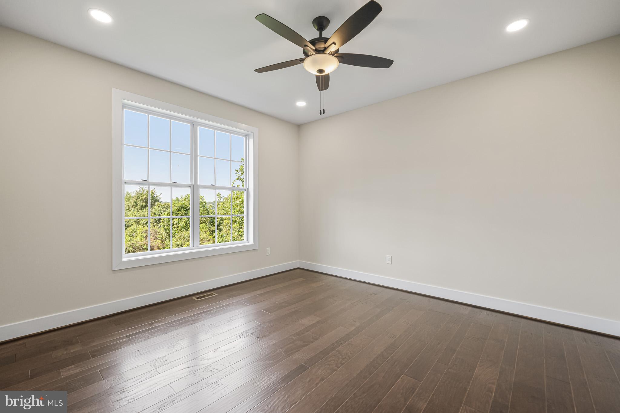 LOCUST GROVE ESTATES SUB - Residential