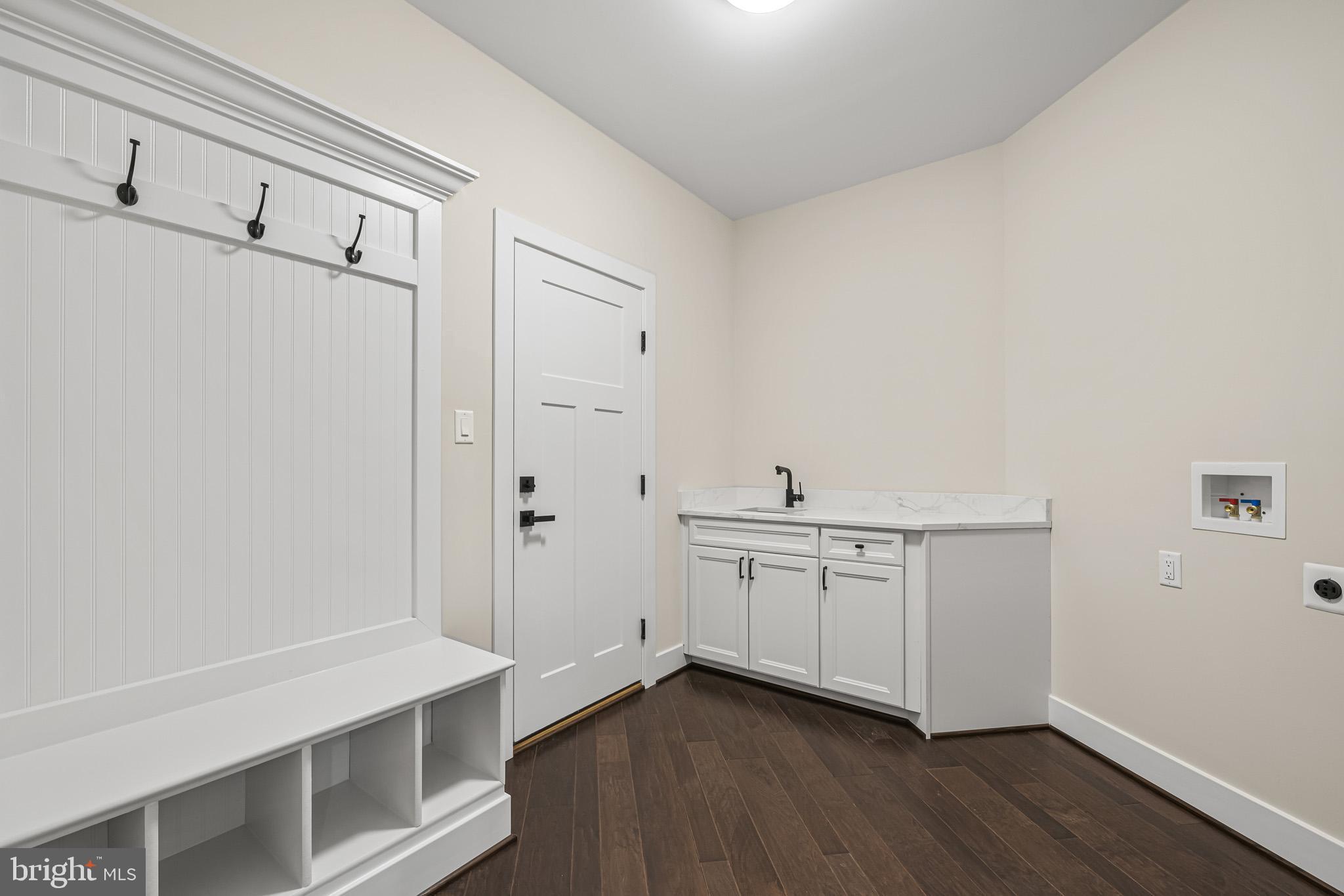 LOCUST GROVE ESTATES SUB - Residential