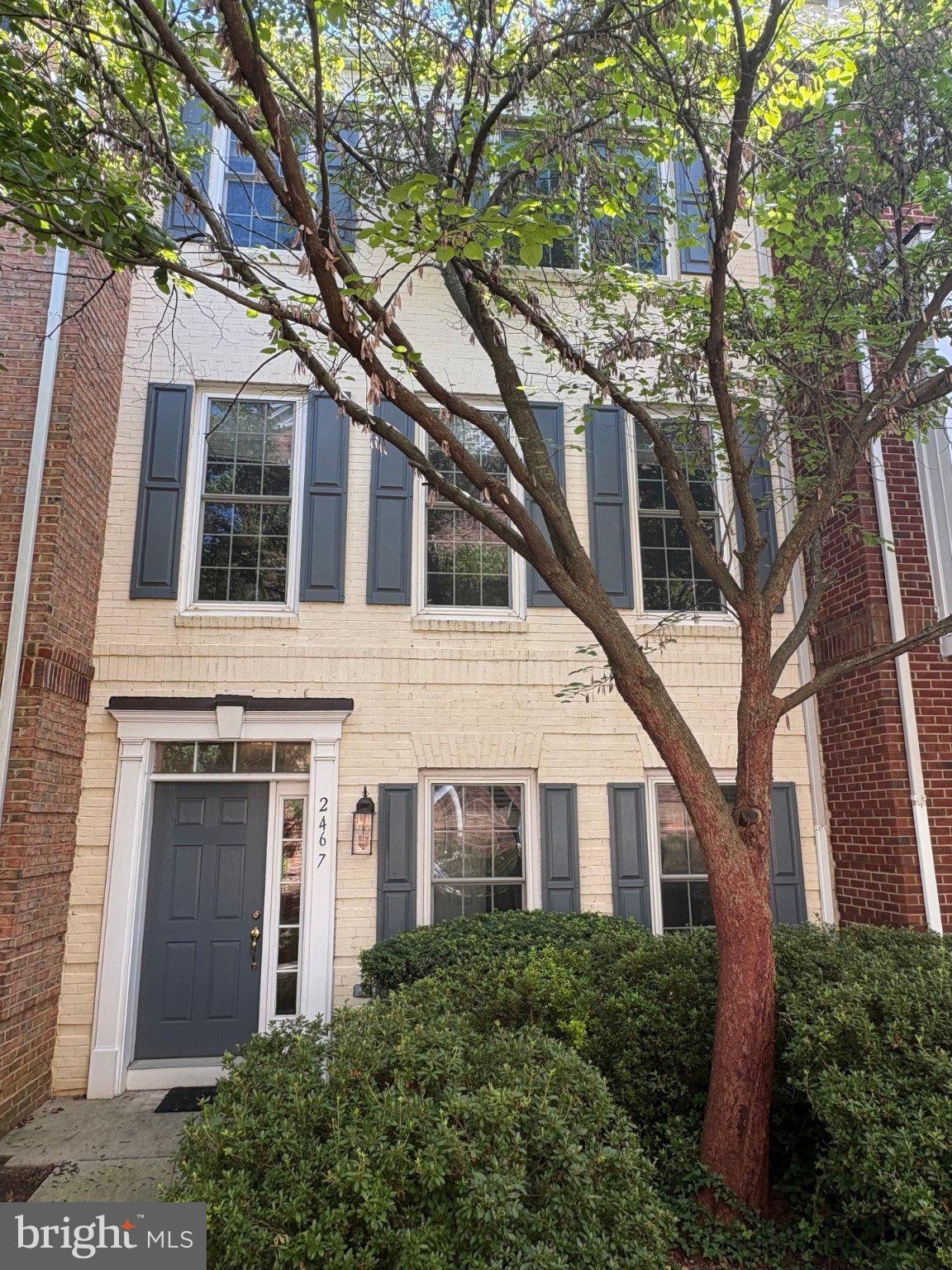 2467 HUNTINGTON PARK DRIVE