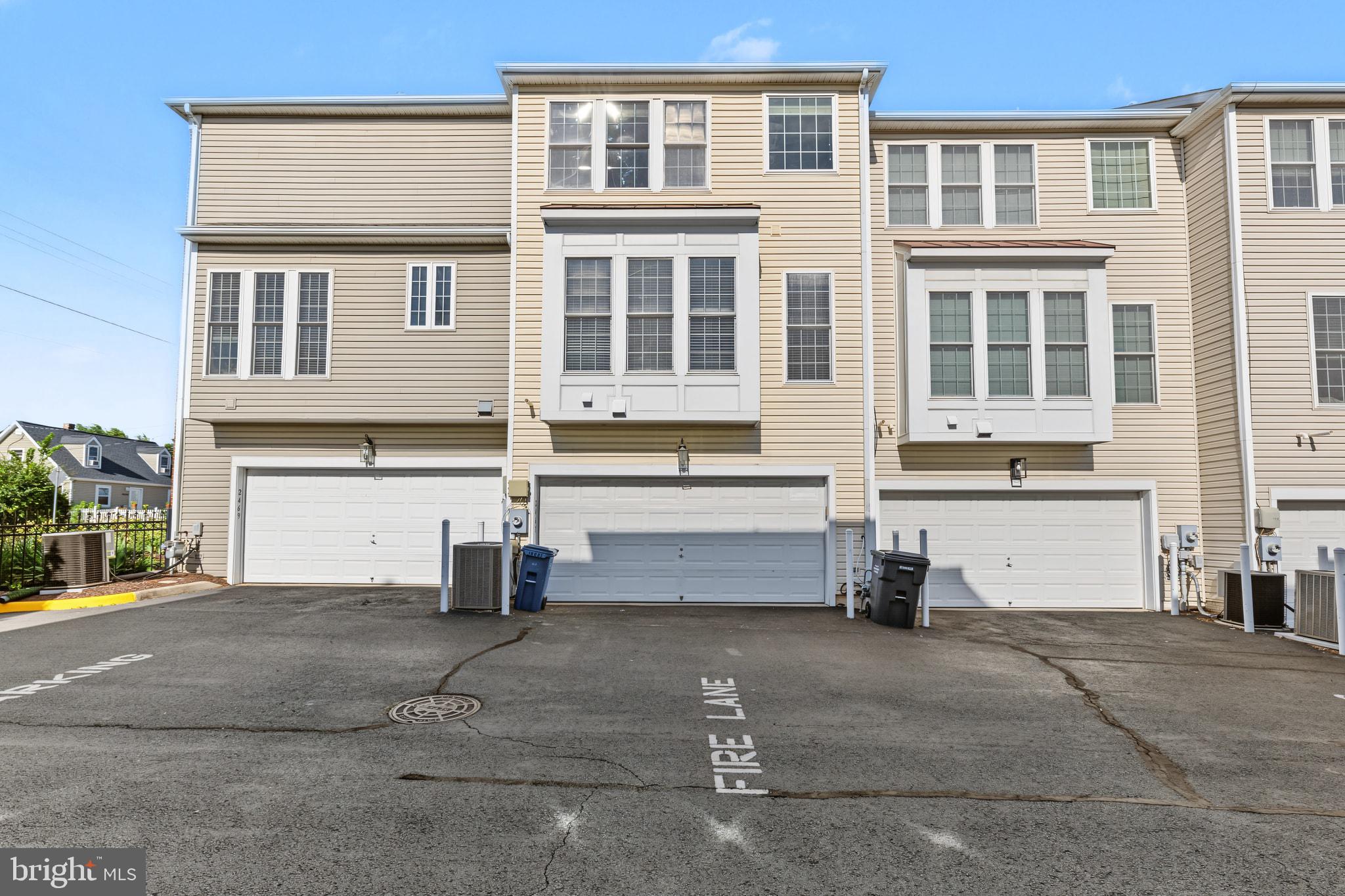 2467 HUNTINGTON PARK DRIVE