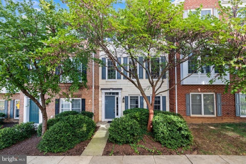 Photo of 2467 Huntington Park Drive, ALEXANDRIA, VA 22303 (MLS # VAFX2340714)