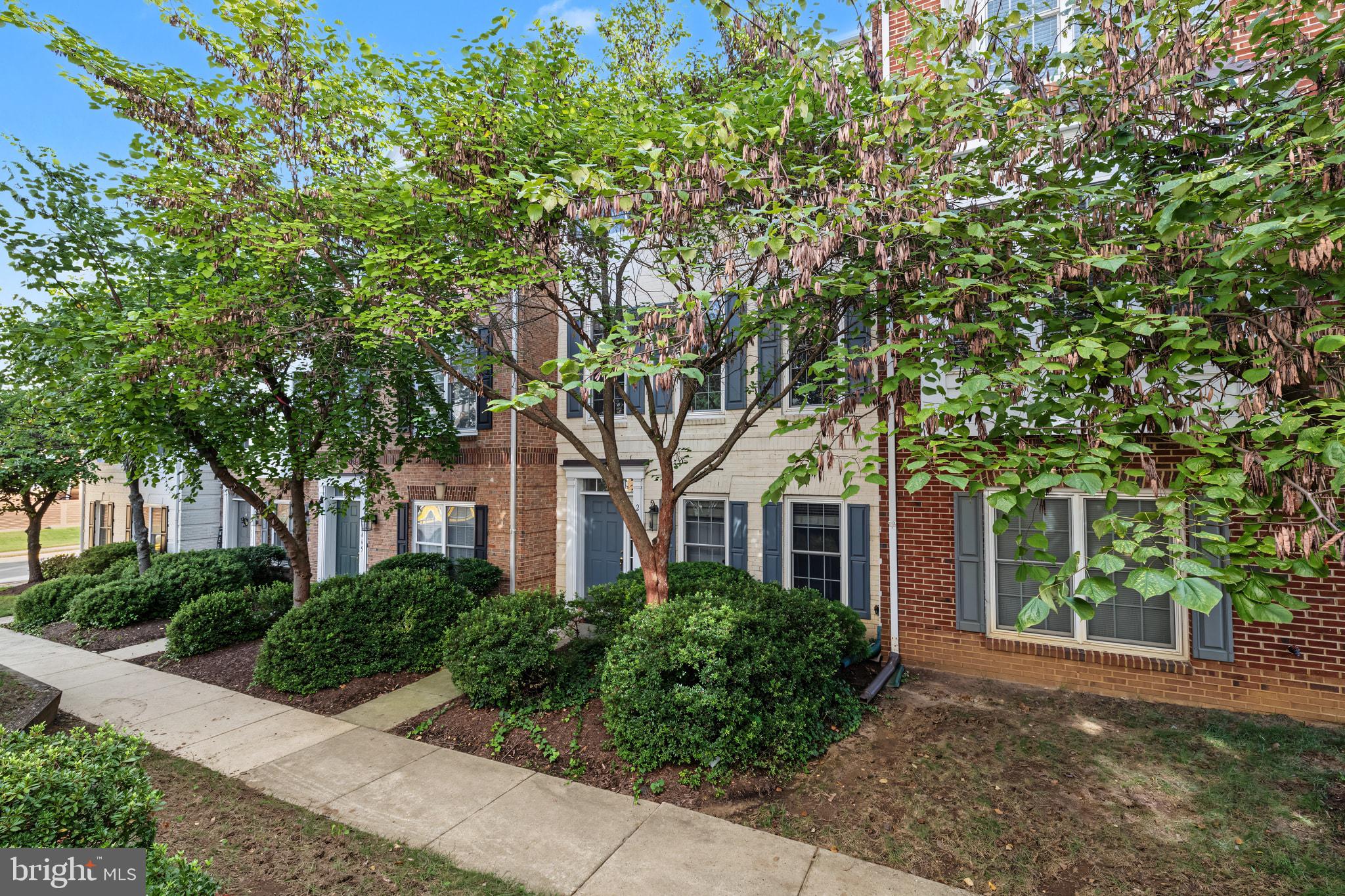 2467 HUNTINGTON PARK DRIVE