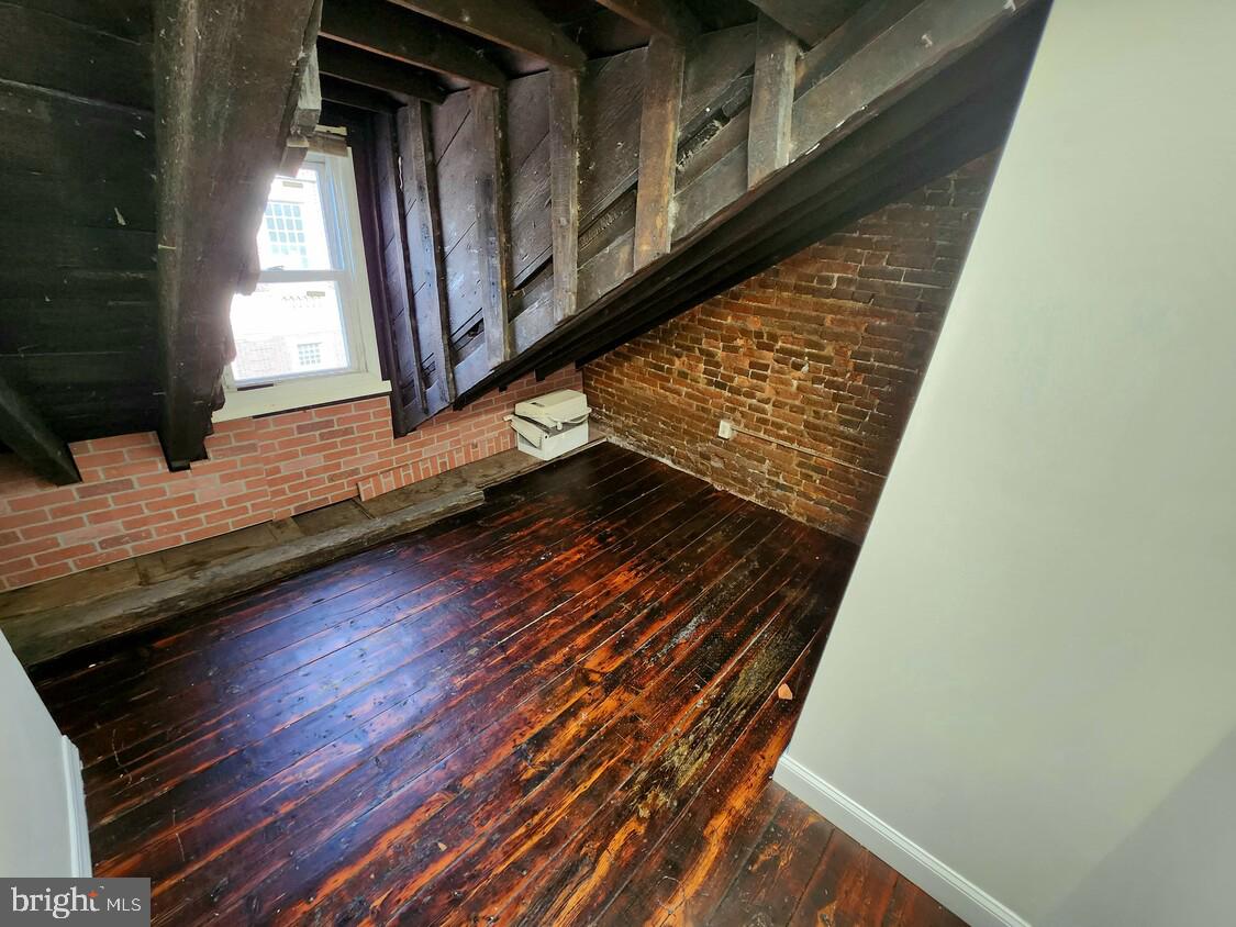 OLD CITY - Commercial Sale